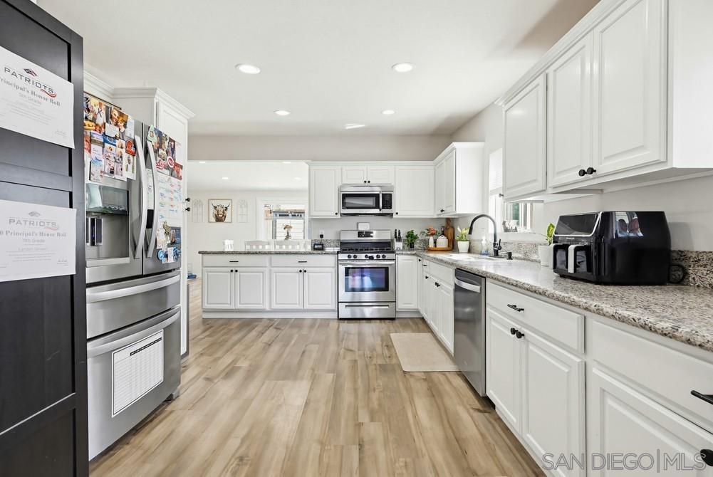 Detail Gallery Image 9 of 63 For 1451  Louden Ln, Imperial Beach,  CA 91932 - 4 Beds | 3 Baths