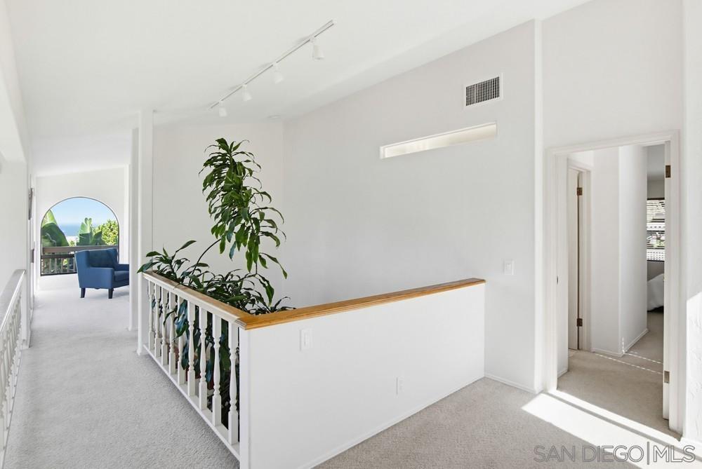 Detail Gallery Image 15 of 54 For 4562-64  Pescadero Ave., San Diego,  CA 92107 - 5 Beds | 4 Baths