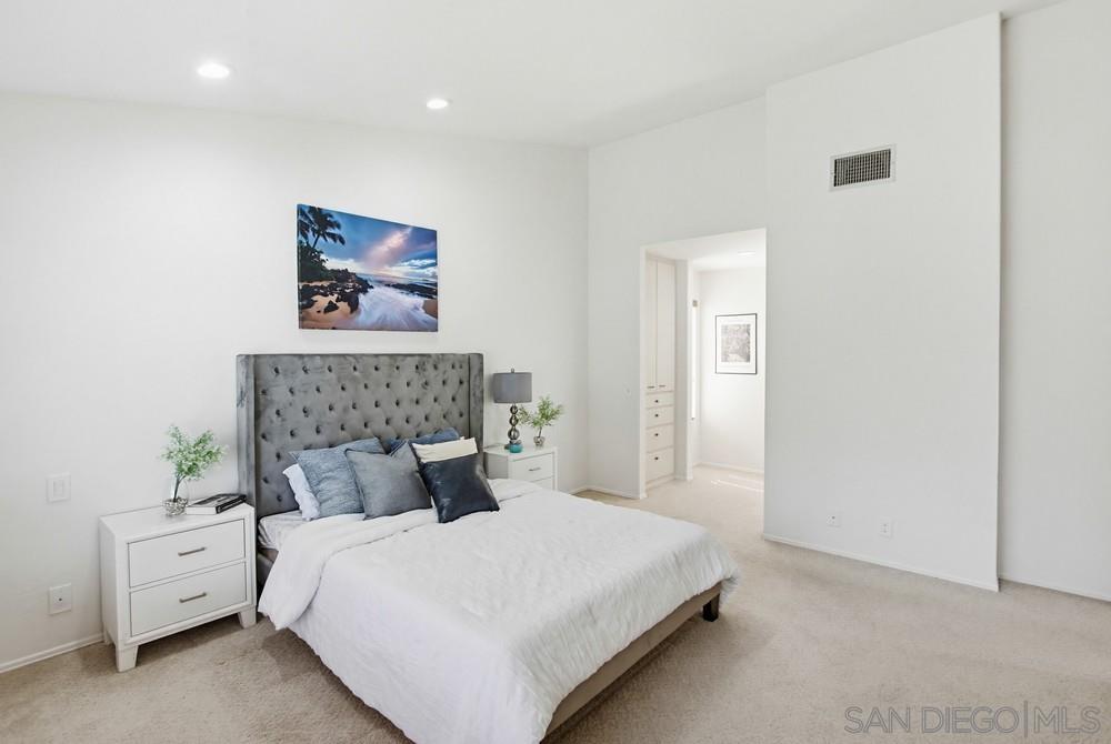 Detail Gallery Image 17 of 54 For 4562-64  Pescadero Ave., San Diego,  CA 92107 - 5 Beds | 4 Baths