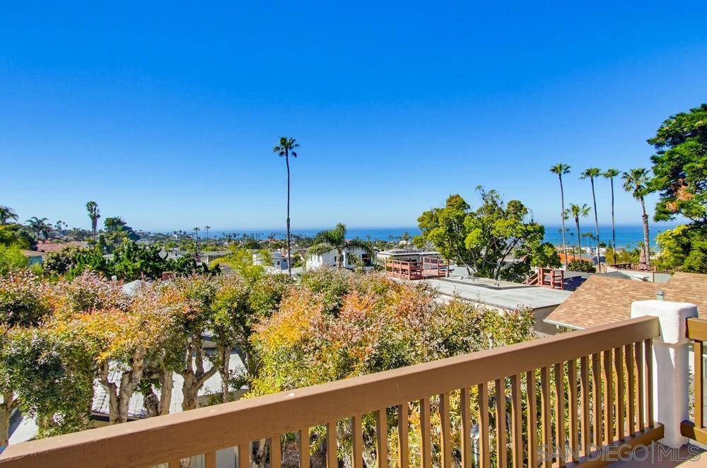 Detail Gallery Image 4 of 54 For 4562-64  Pescadero Ave., San Diego,  CA 92107 - 5 Beds | 4 Baths