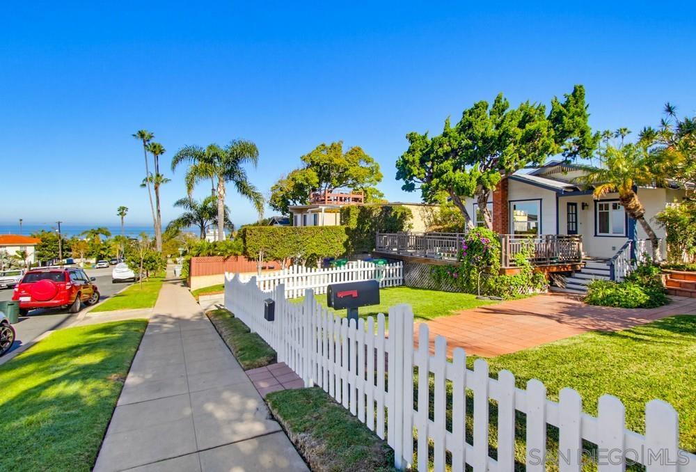 Detail Gallery Image 32 of 54 For 4562-64  Pescadero Ave., San Diego,  CA 92107 - 5 Beds | 4 Baths