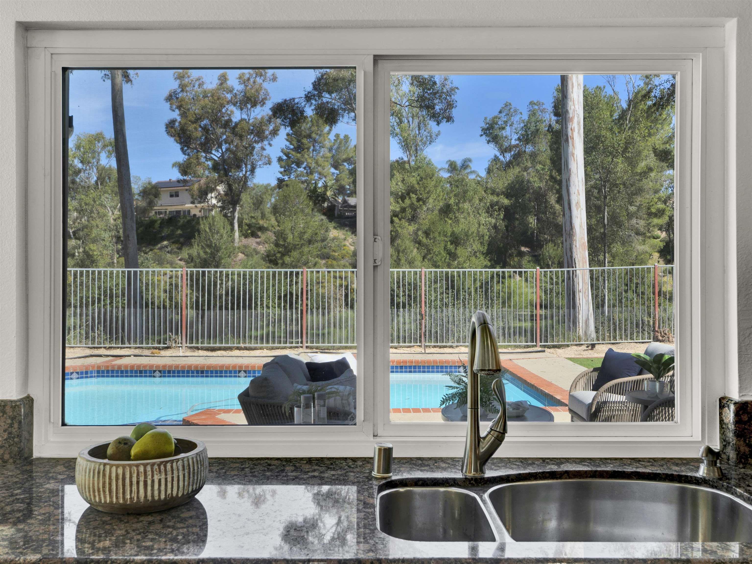 Detail Gallery Image 11 of 59 For 4508  Calle De Vida, San Diego,  CA 92124 - 4 Beds | 3 Baths