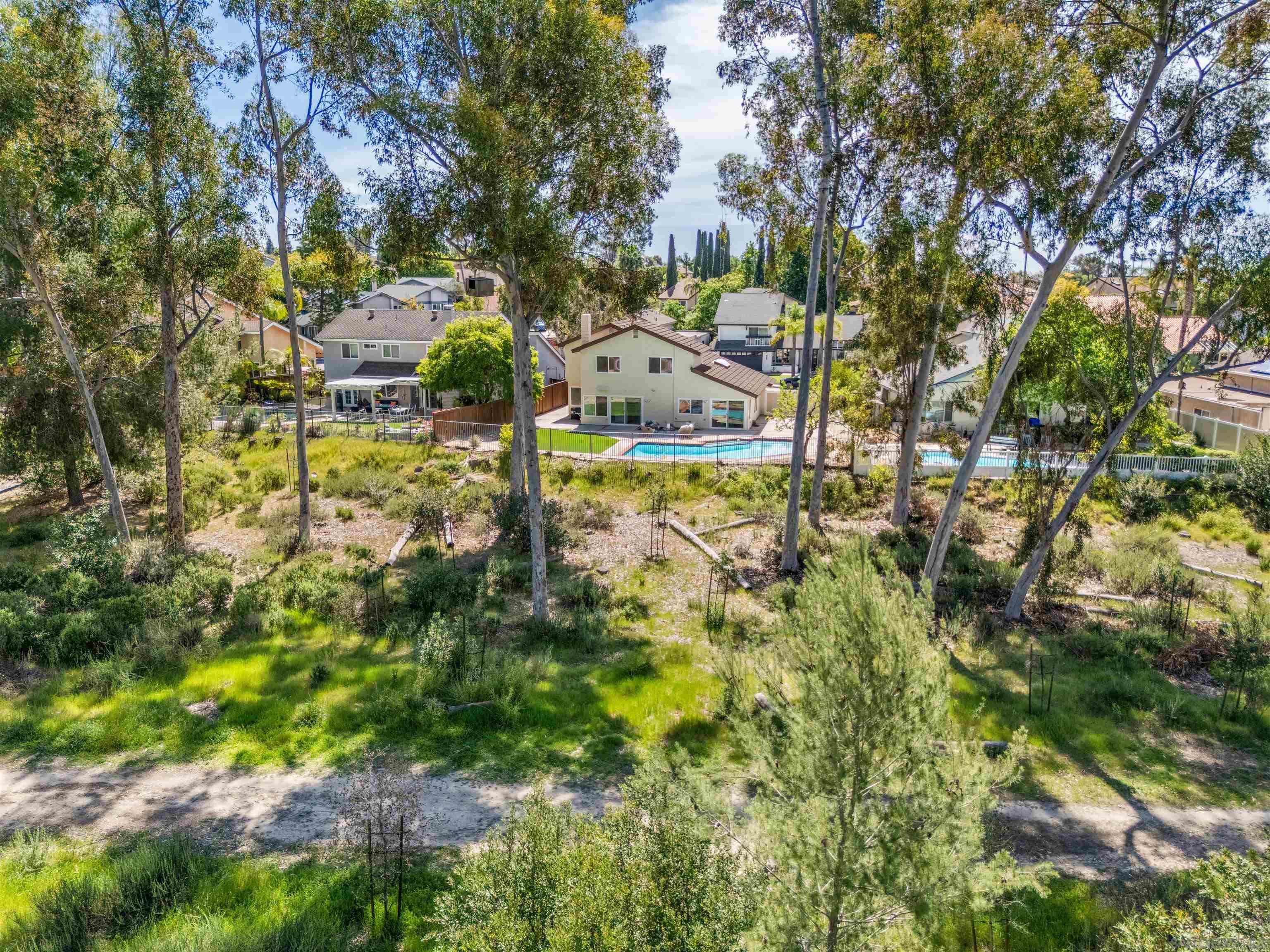 Detail Gallery Image 7 of 59 For 4508  Calle De Vida, San Diego,  CA 92124 - 4 Beds | 3 Baths