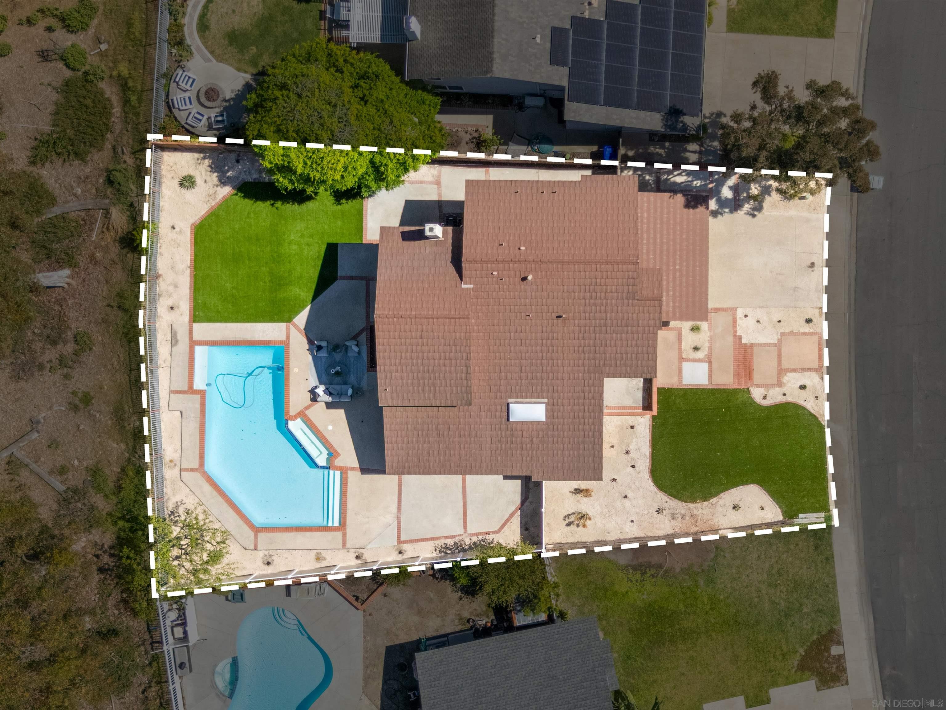 Detail Gallery Image 8 of 59 For 4508  Calle De Vida, San Diego,  CA 92124 - 4 Beds | 3 Baths