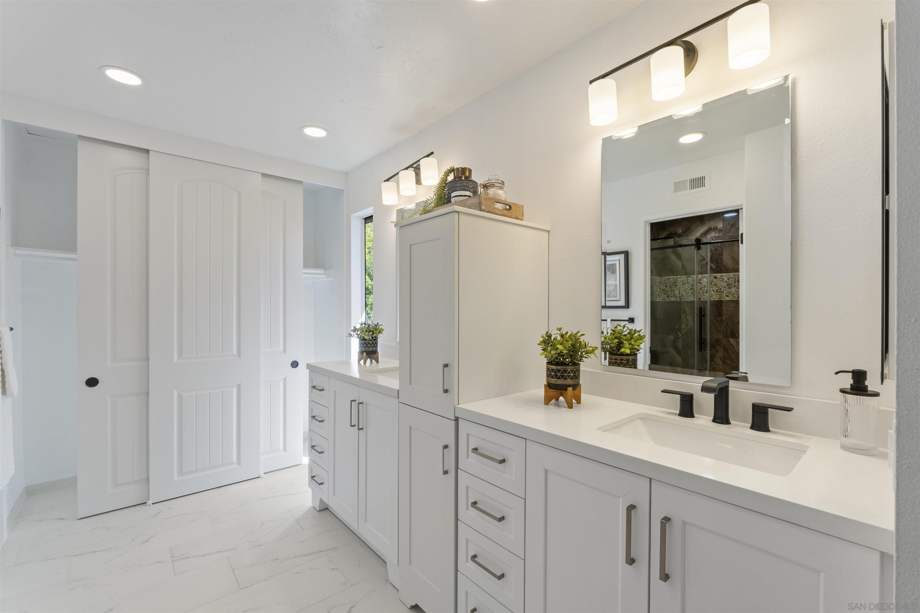 Detail Gallery Image 10 of 59 For 4508  Calle De Vida, San Diego,  CA 92124 - 4 Beds | 3 Baths