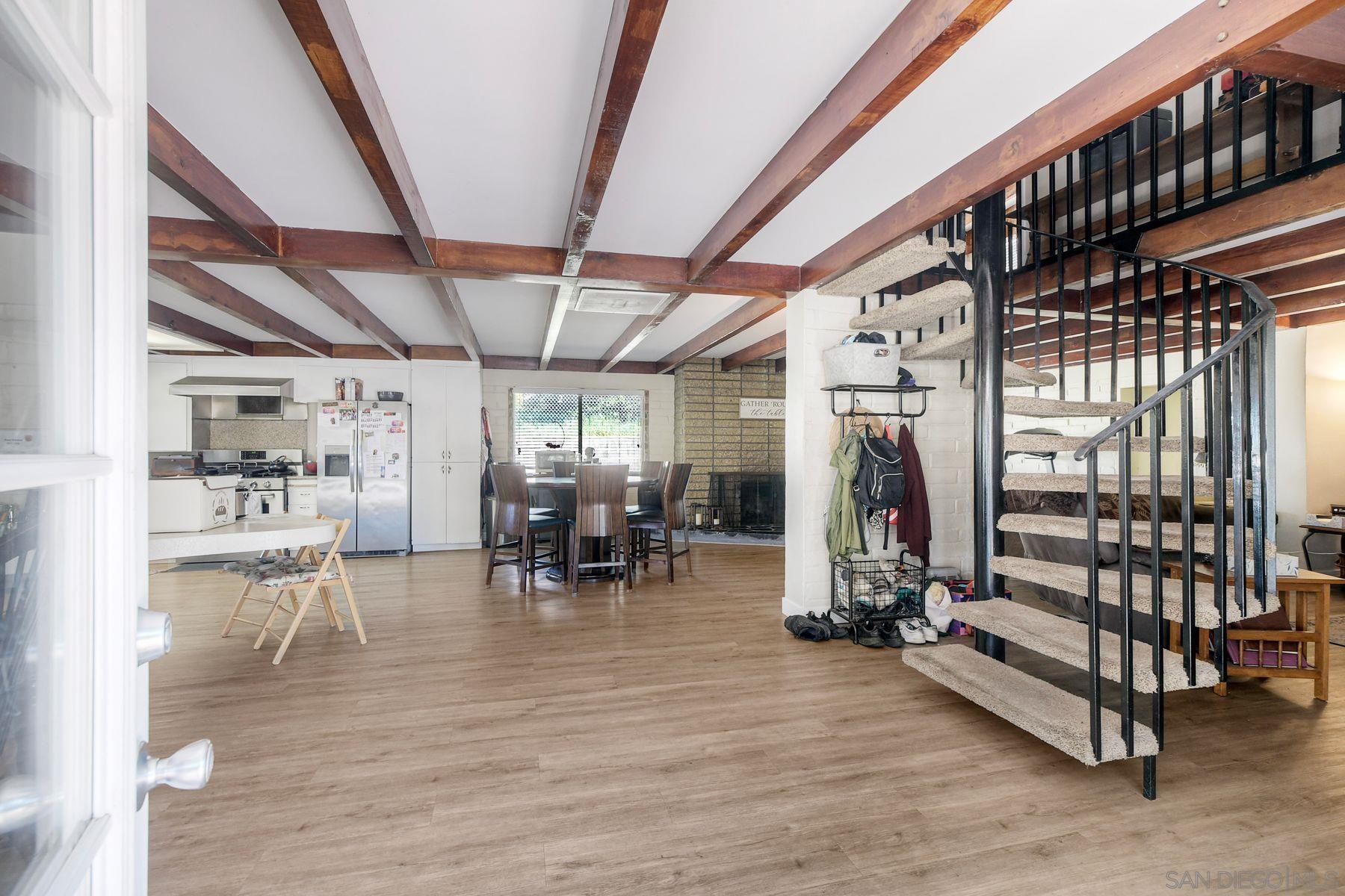 Detail Gallery Image 12 of 39 For 820  Birch Avenue, Escondido,  CA 92027 - 5 Beds | 2 Baths