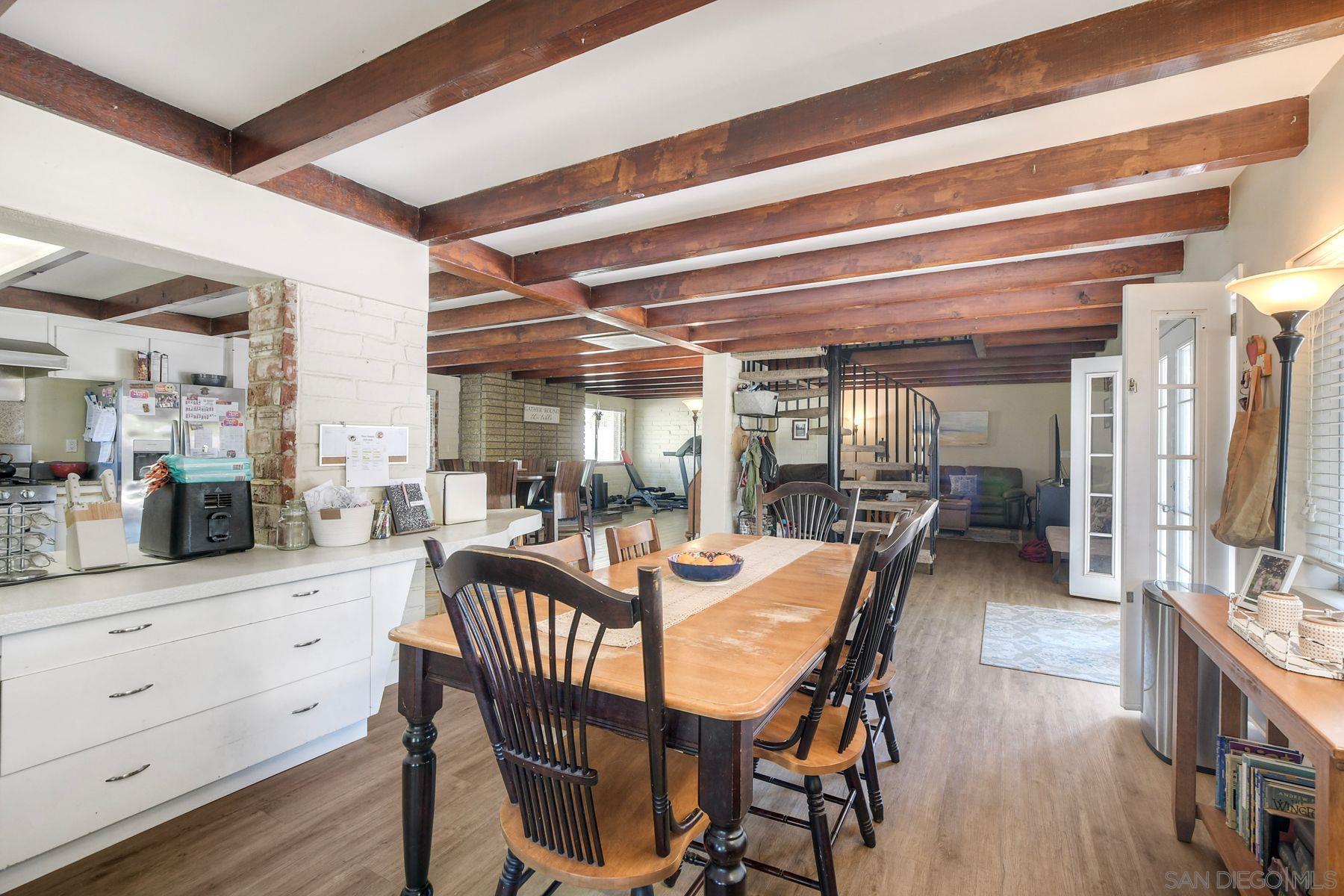 Detail Gallery Image 15 of 39 For 820  Birch Avenue, Escondido,  CA 92027 - 5 Beds | 2 Baths