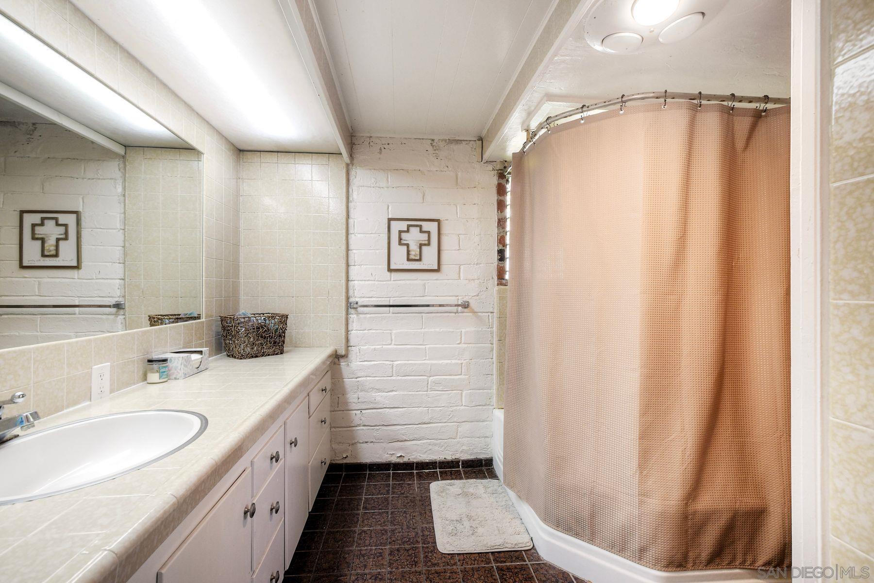 Detail Gallery Image 26 of 39 For 820  Birch Avenue, Escondido,  CA 92027 - 5 Beds | 2 Baths