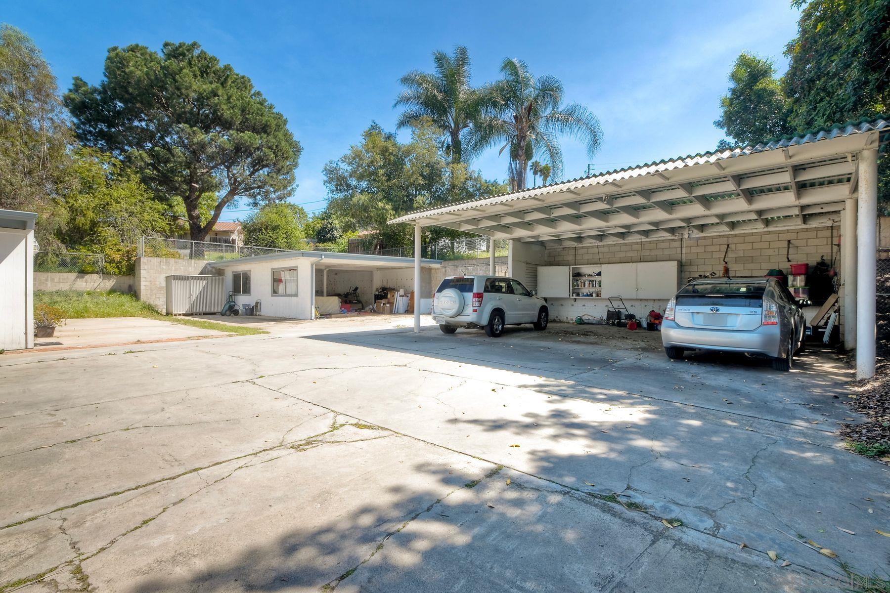 Detail Gallery Image 5 of 39 For 820  Birch Avenue, Escondido,  CA 92027 - 5 Beds | 2 Baths