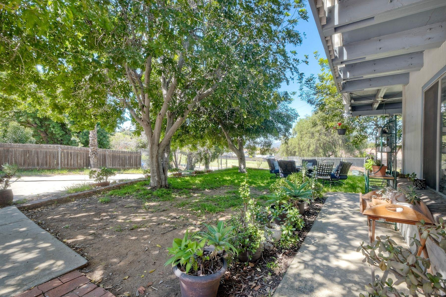 Detail Gallery Image 9 of 39 For 820  Birch Avenue, Escondido,  CA 92027 - 5 Beds | 2 Baths