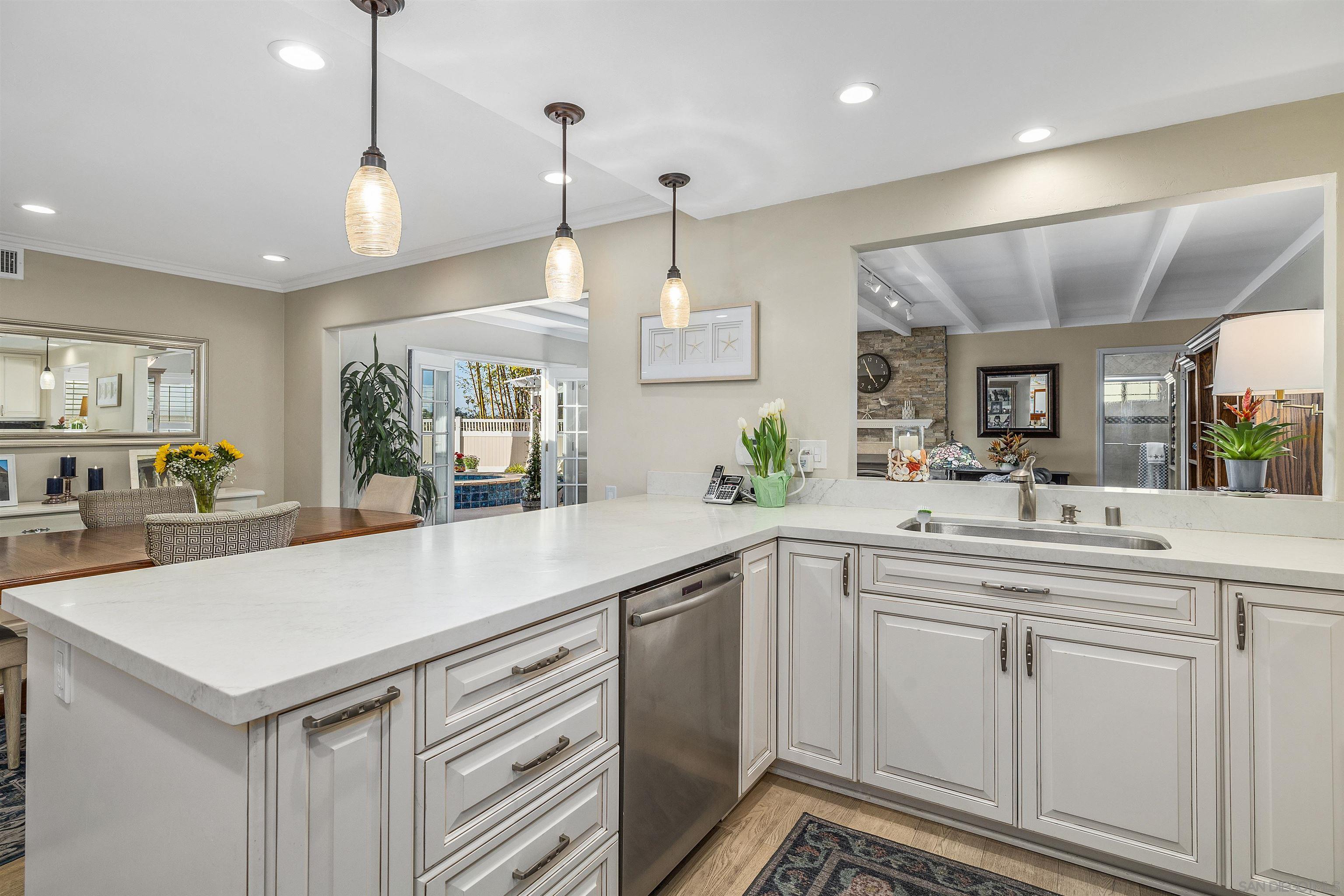 Detail Gallery Image 14 of 40 For 3565  Mount Burnham Ct, San Diego,  CA 92111 - 3 Beds | 3 Baths