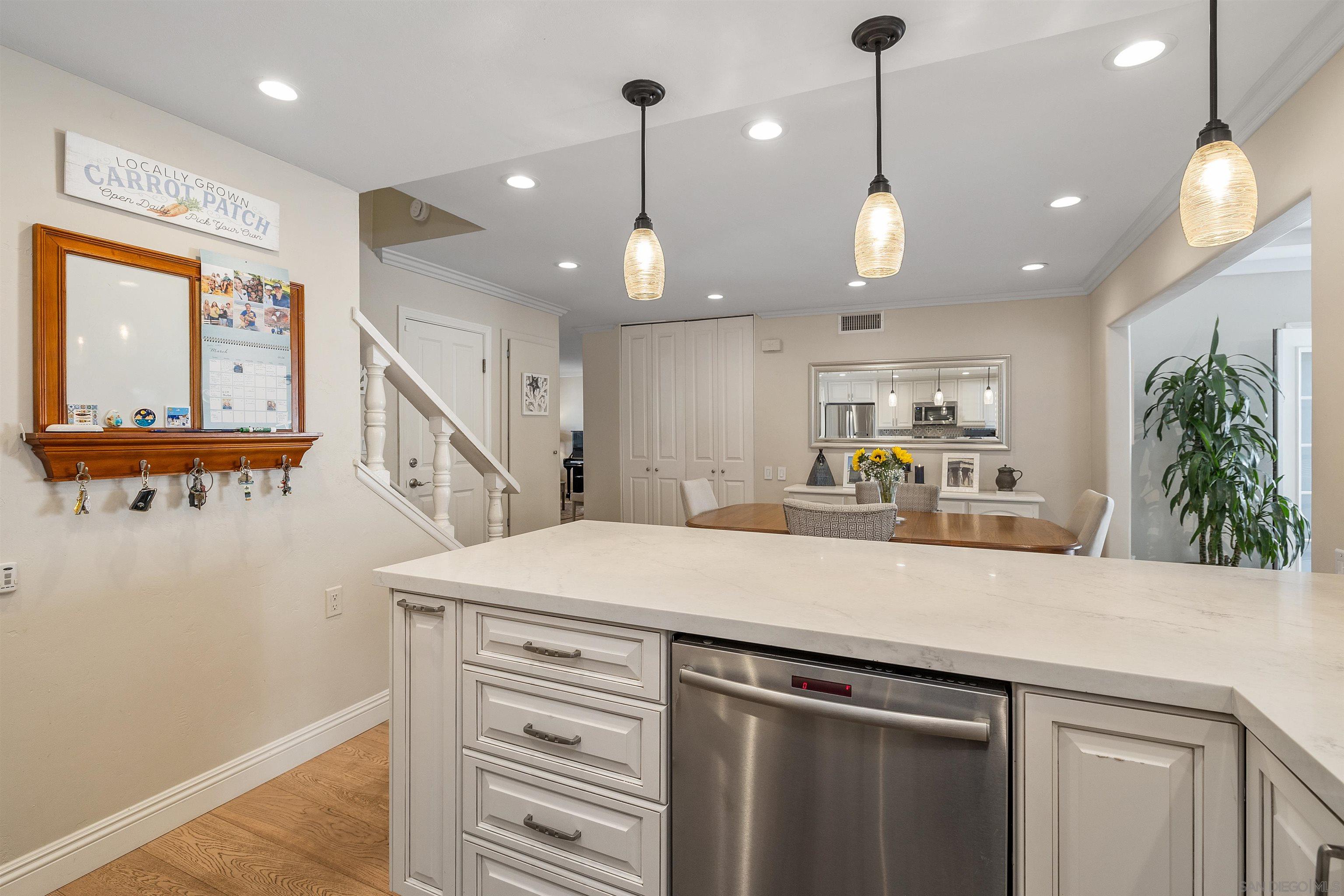 Detail Gallery Image 16 of 40 For 3565  Mount Burnham Ct, San Diego,  CA 92111 - 3 Beds | 3 Baths