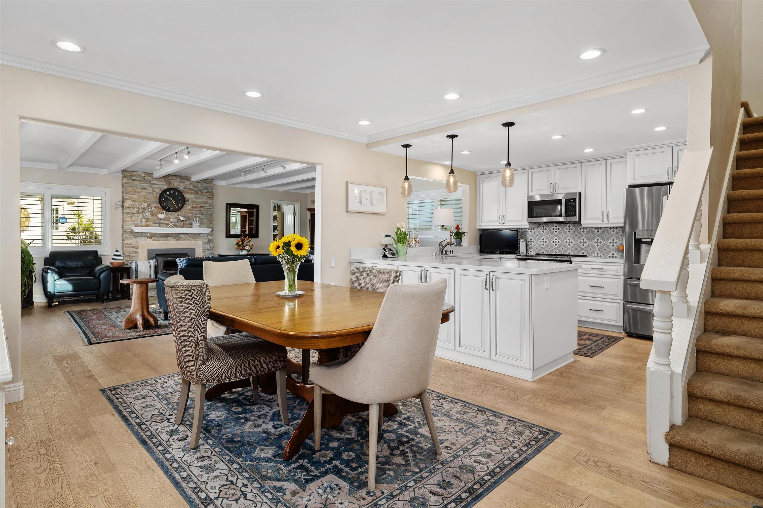 Detail Gallery Image 7 of 40 For 3565  Mount Burnham Ct, San Diego,  CA 92111 - 3 Beds | 3 Baths