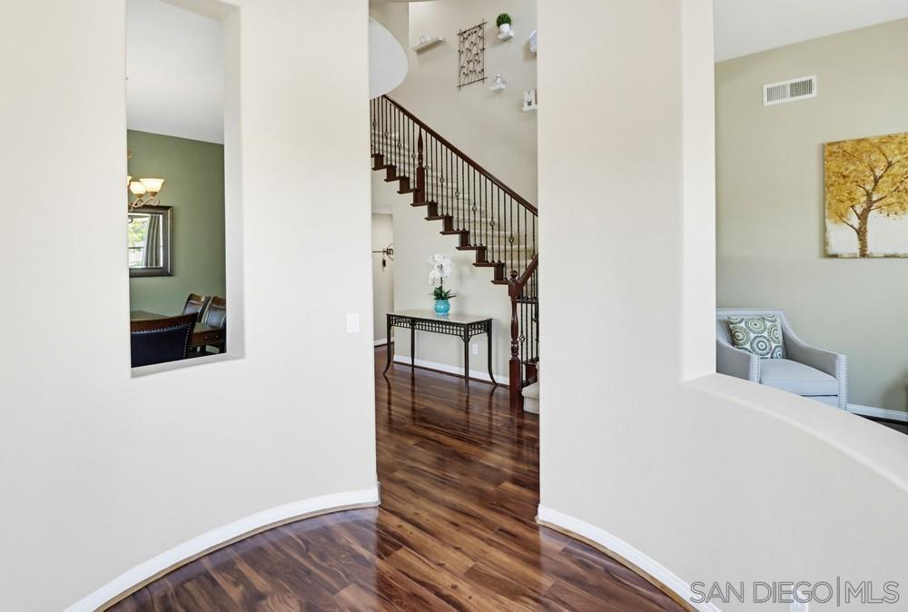 Detail Gallery Image 4 of 51 For 1698  May Ave, Chula Vista,  CA 91913 - 5 Beds | 3/1 Baths