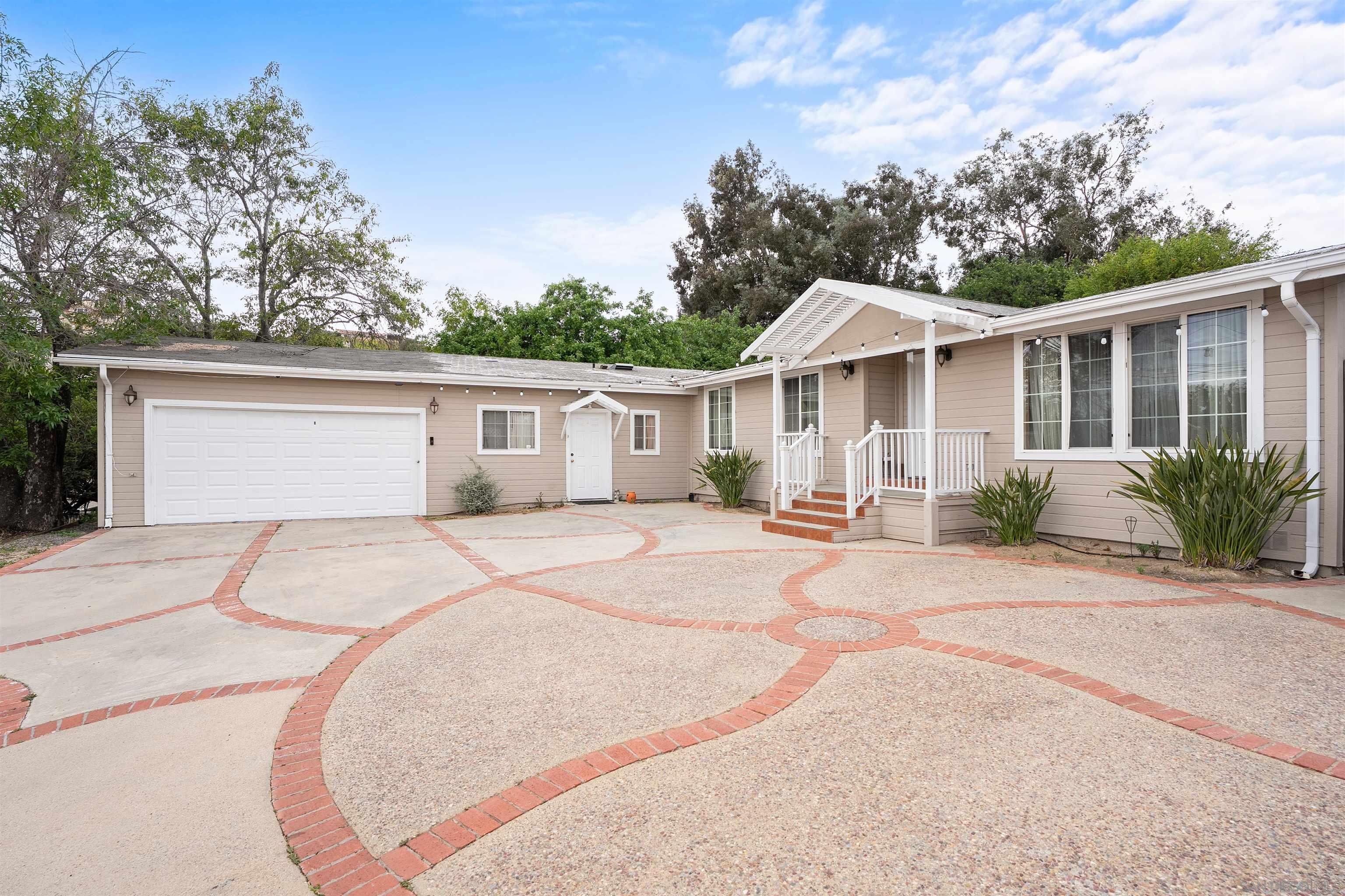 Detail Gallery Image 2 of 30 For 12452  Janet Kay Way, El Cajon,  CA 92021 - 4 Beds | 3 Baths