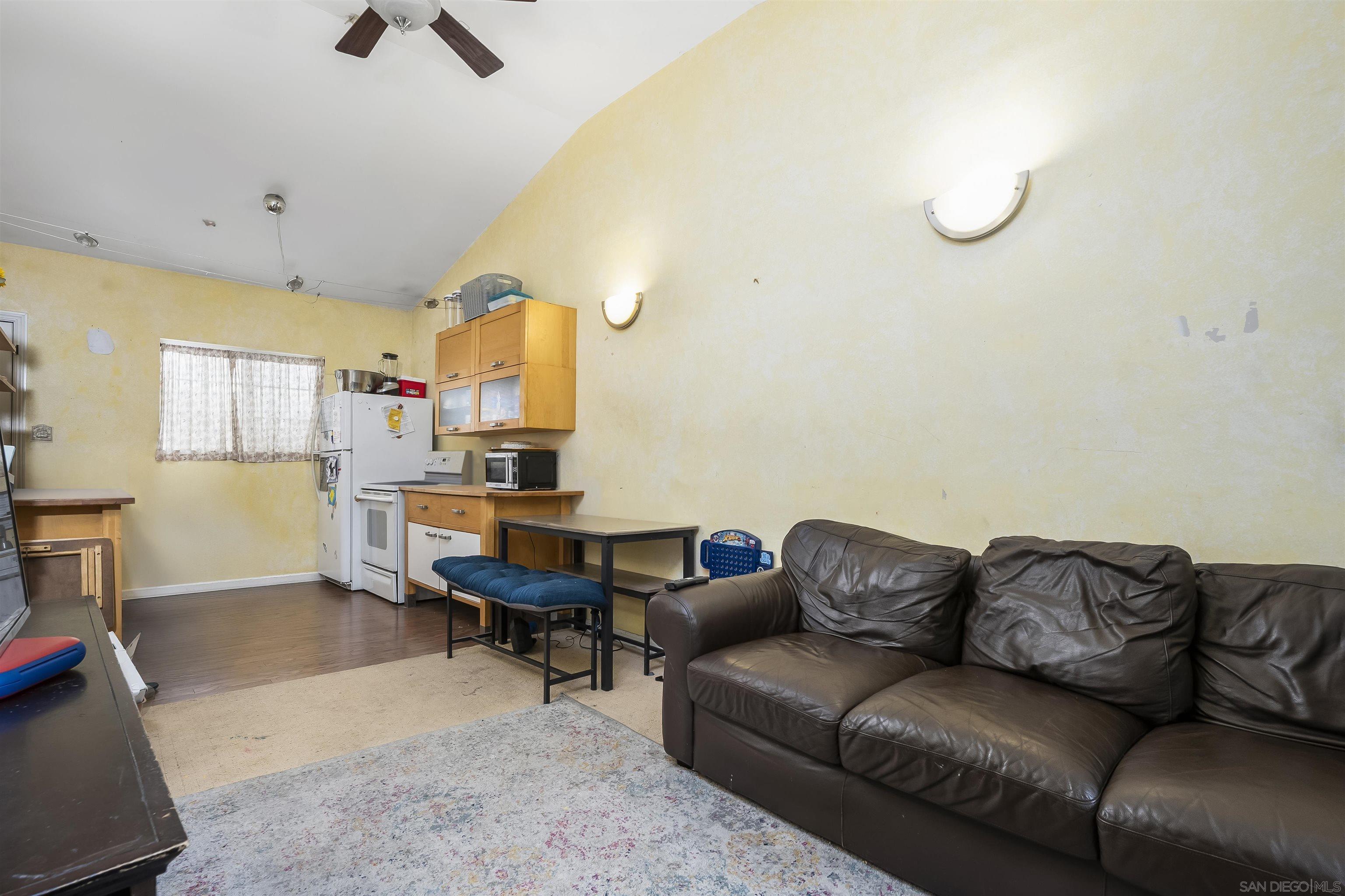 Detail Gallery Image 11 of 30 For 12452  Janet Kay Way, El Cajon,  CA 92021 - 4 Beds | 3 Baths