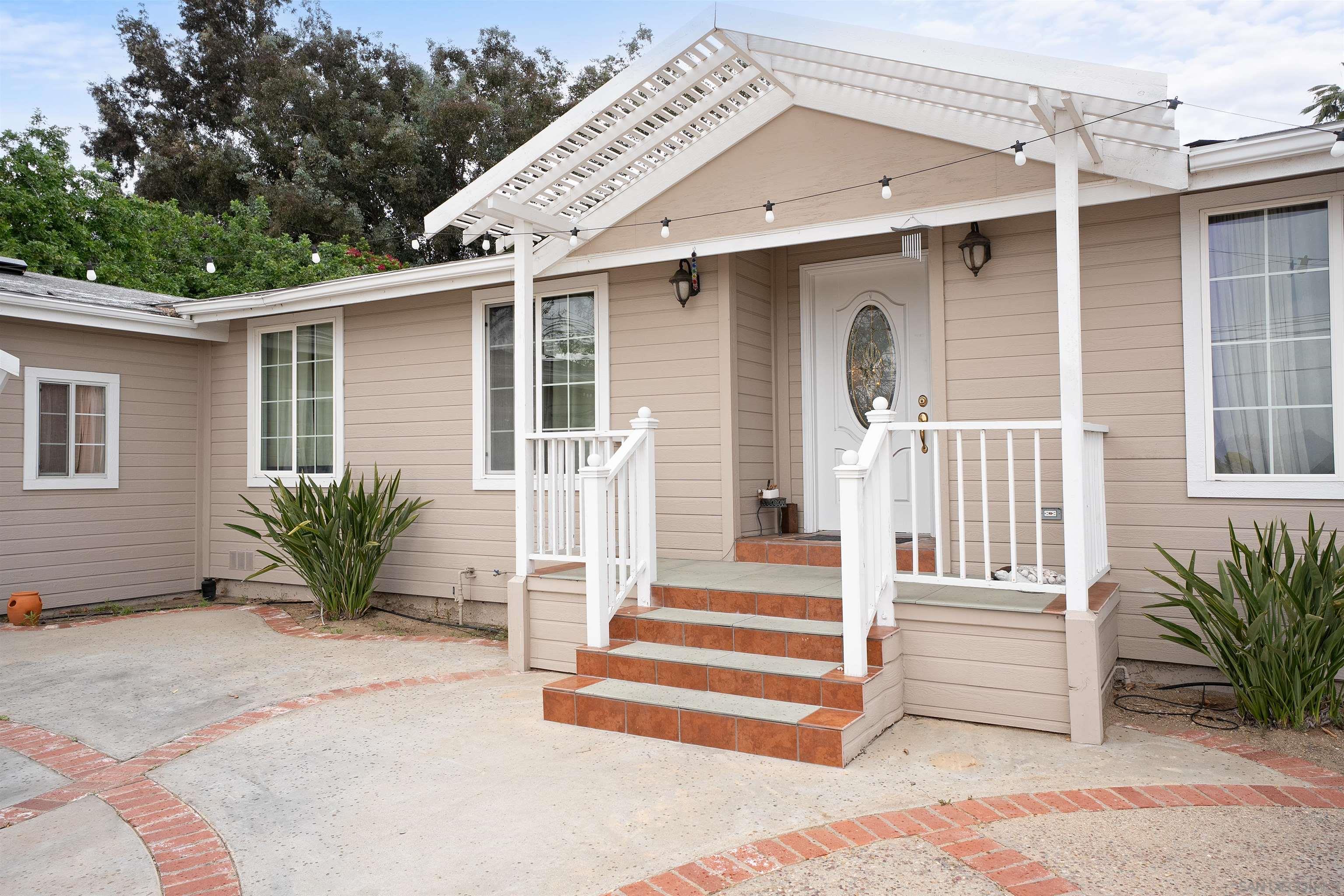 Detail Gallery Image 3 of 30 For 12452  Janet Kay Way, El Cajon,  CA 92021 - 4 Beds | 3 Baths