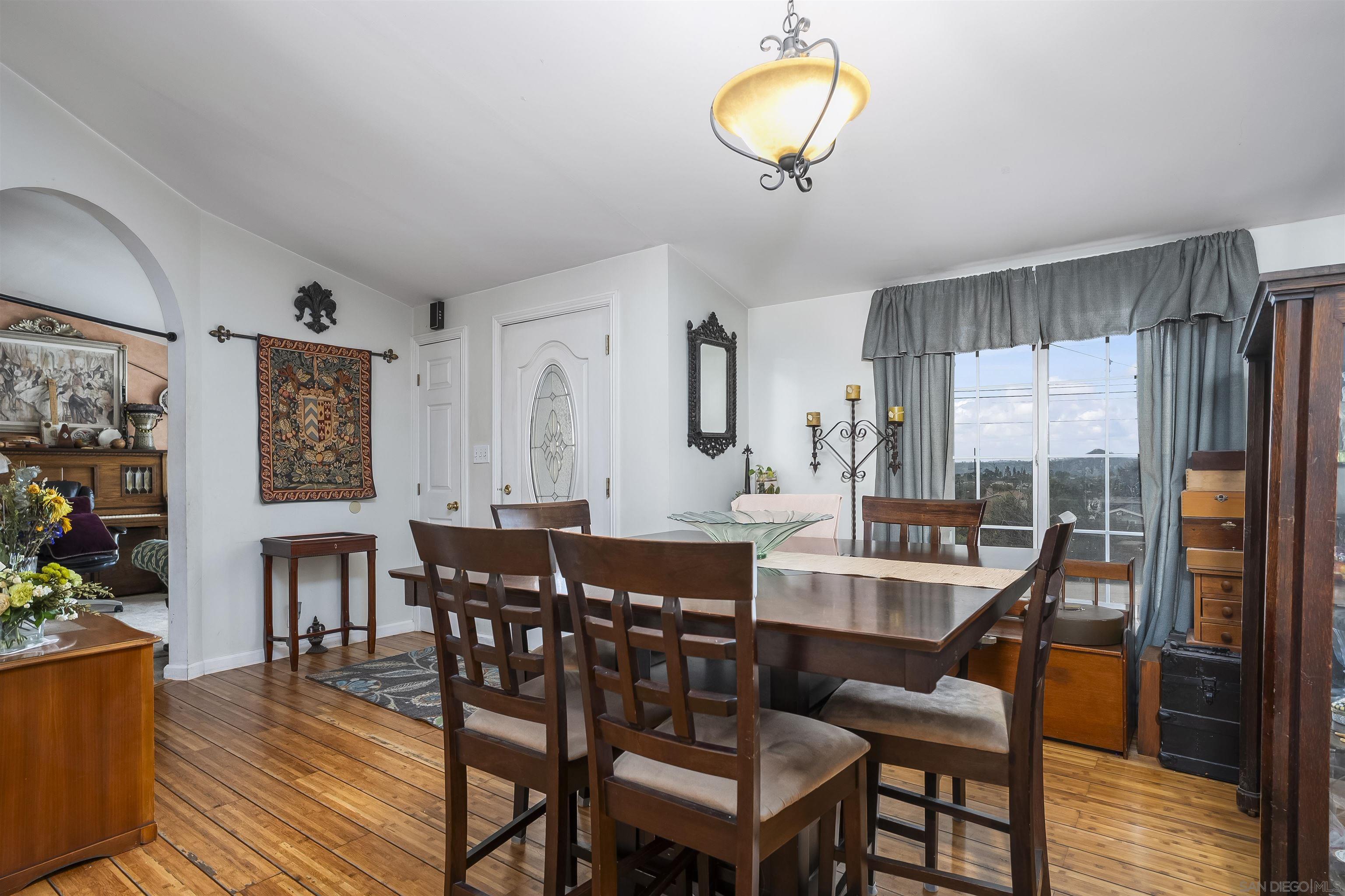 Detail Gallery Image 5 of 30 For 12452  Janet Kay Way, El Cajon,  CA 92021 - 4 Beds | 3 Baths