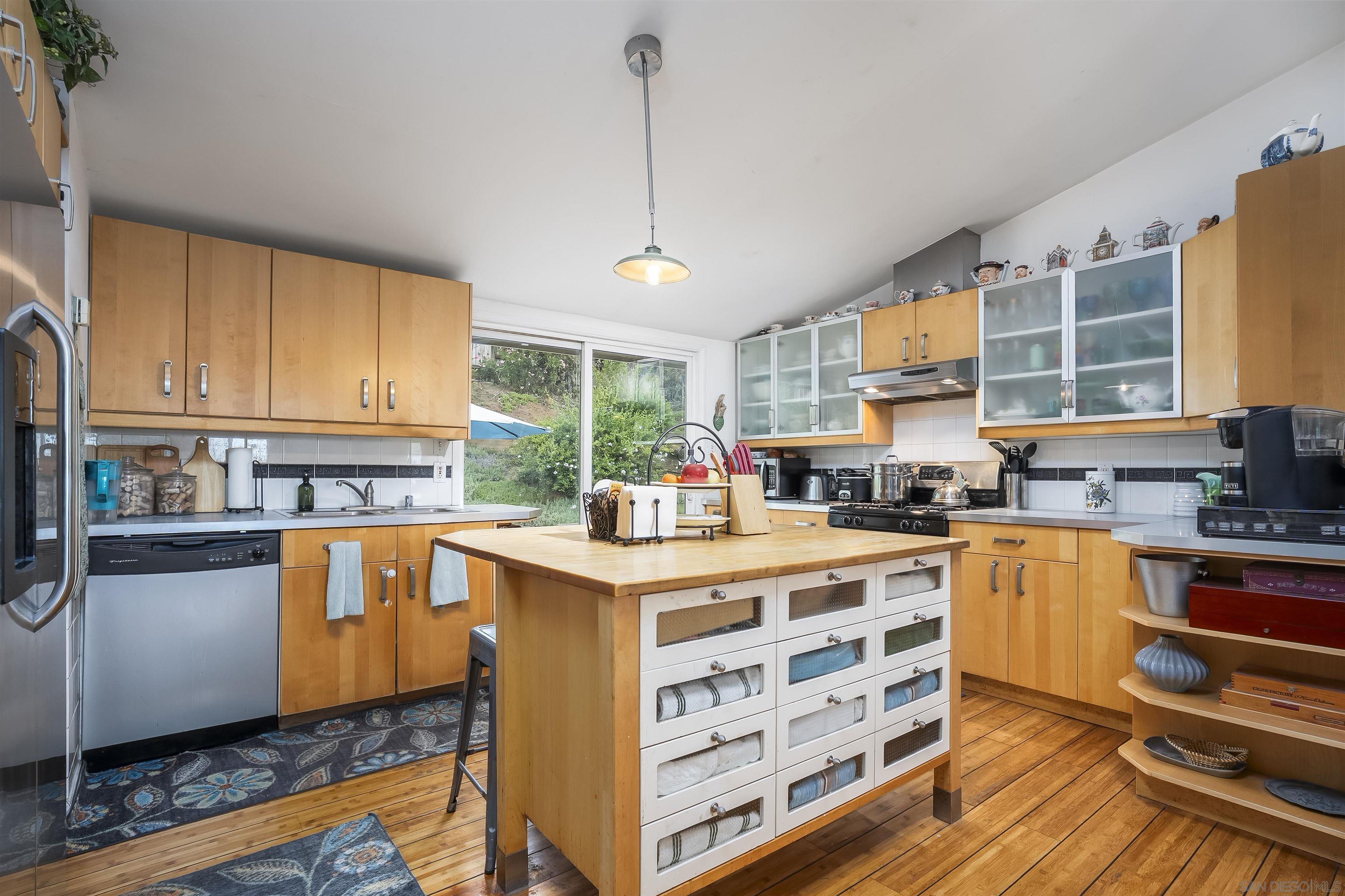 Detail Gallery Image 7 of 30 For 12452  Janet Kay Way, El Cajon,  CA 92021 - 4 Beds | 3 Baths