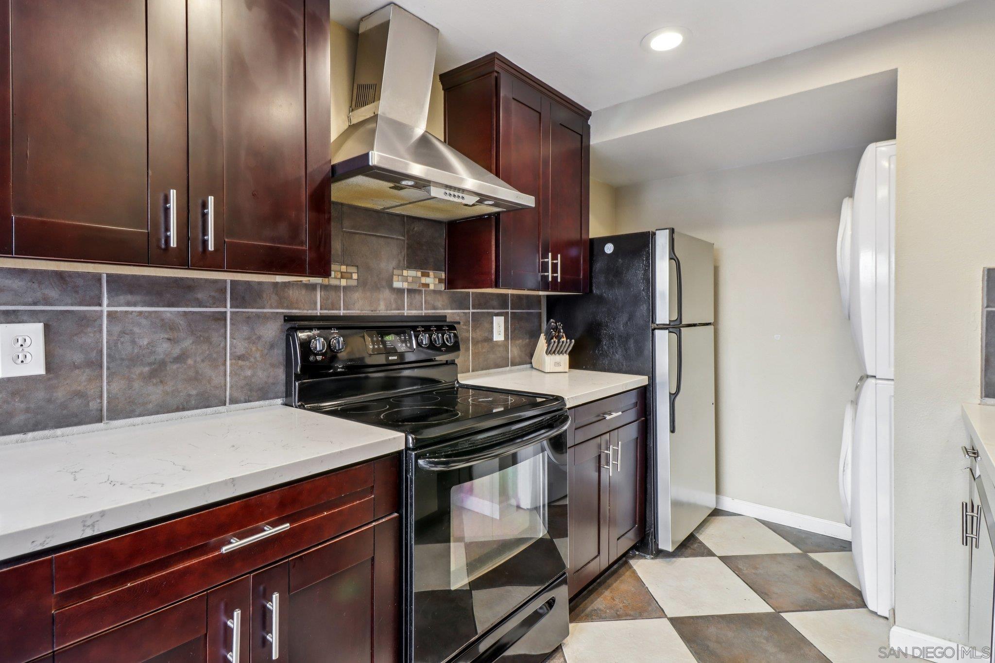 Detail Gallery Image 12 of 25 For 7809  Starling Dr, San Diego,  CA 92123 - 2 Beds | 2/1 Baths