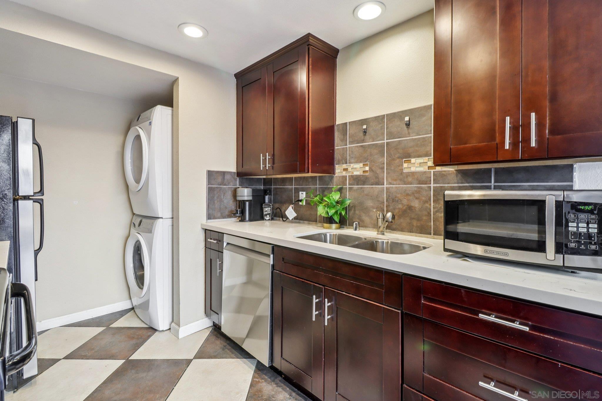 Detail Gallery Image 13 of 25 For 7809  Starling Dr, San Diego,  CA 92123 - 2 Beds | 2/1 Baths