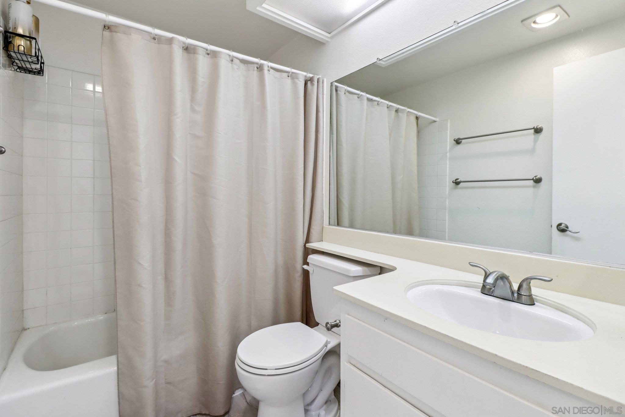 Detail Gallery Image 5 of 25 For 7809  Starling Dr, San Diego,  CA 92123 - 2 Beds | 2/1 Baths