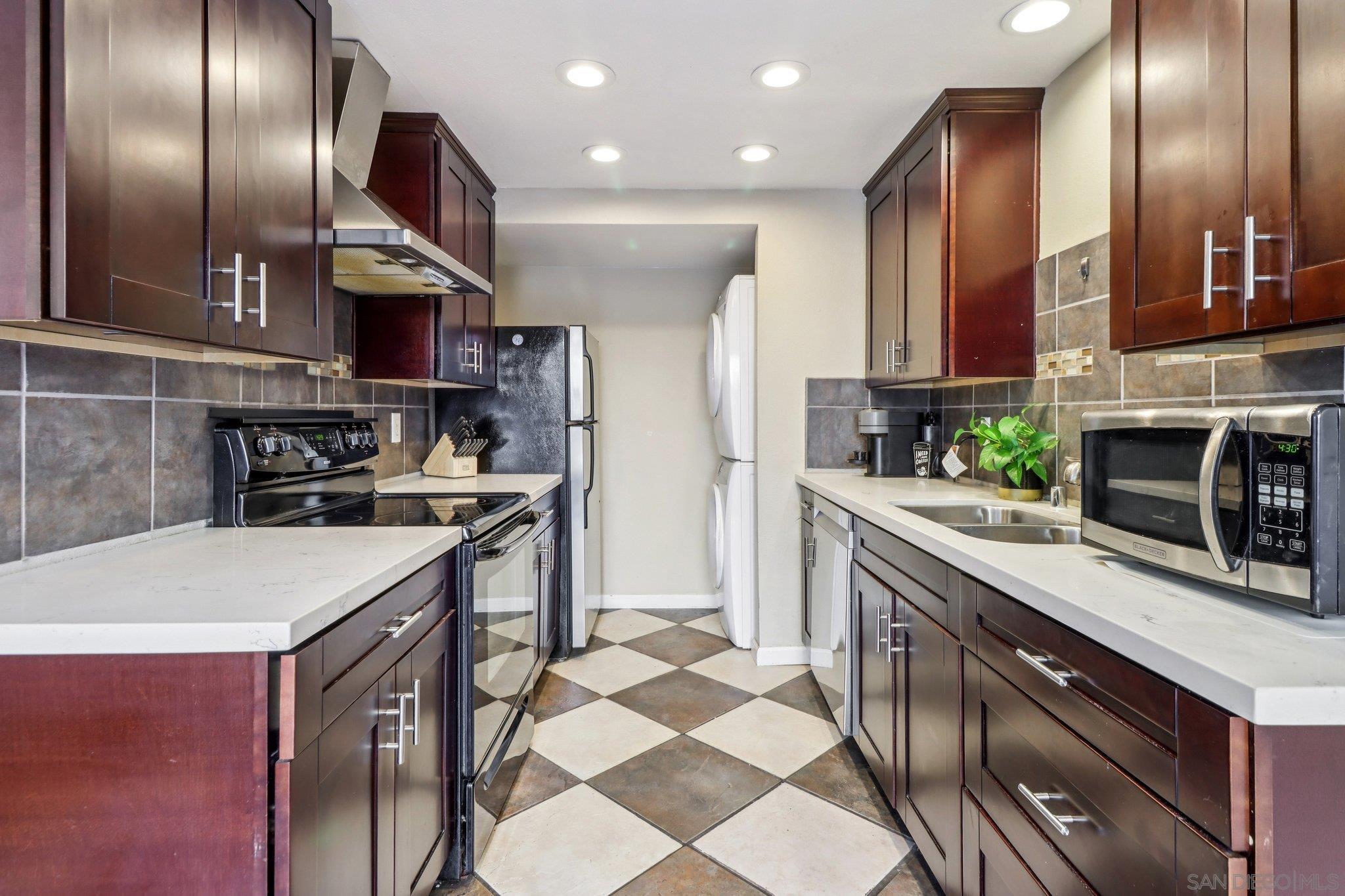 Detail Gallery Image 6 of 25 For 7809  Starling Dr, San Diego,  CA 92123 - 2 Beds | 2/1 Baths