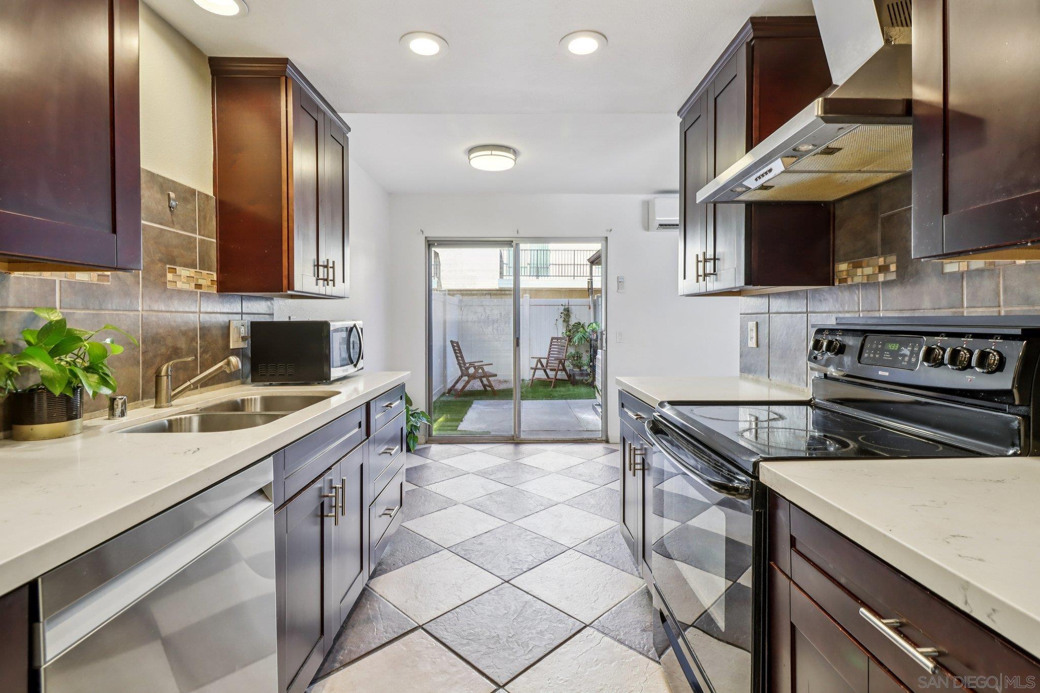 Detail Gallery Image 9 of 25 For 7809  Starling Dr, San Diego,  CA 92123 - 2 Beds | 2/1 Baths