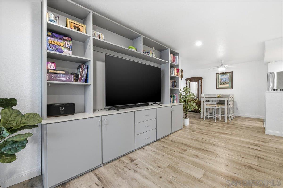 Detail Gallery Image 2 of 38 For 1564  Tanglewood Ln.  #18,  Escondido,  CA 92029 - 2 Beds | 2 Baths