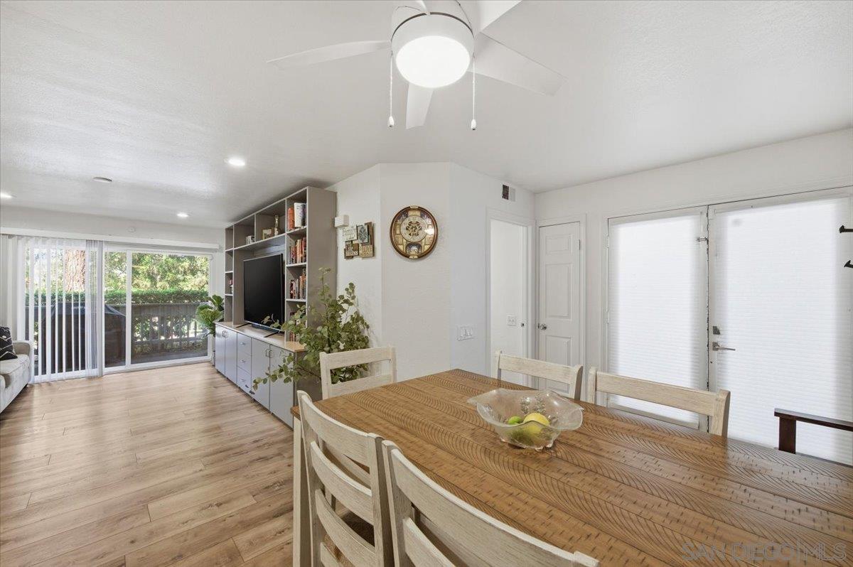 Detail Gallery Image 11 of 38 For 1564  Tanglewood Ln.  #18,  Escondido,  CA 92029 - 2 Beds | 2 Baths