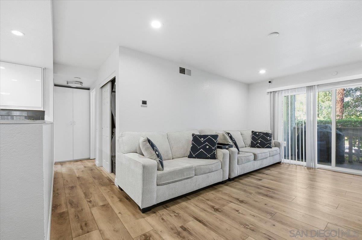 Detail Gallery Image 12 of 38 For 1564  Tanglewood Ln.  #18,  Escondido,  CA 92029 - 2 Beds | 2 Baths