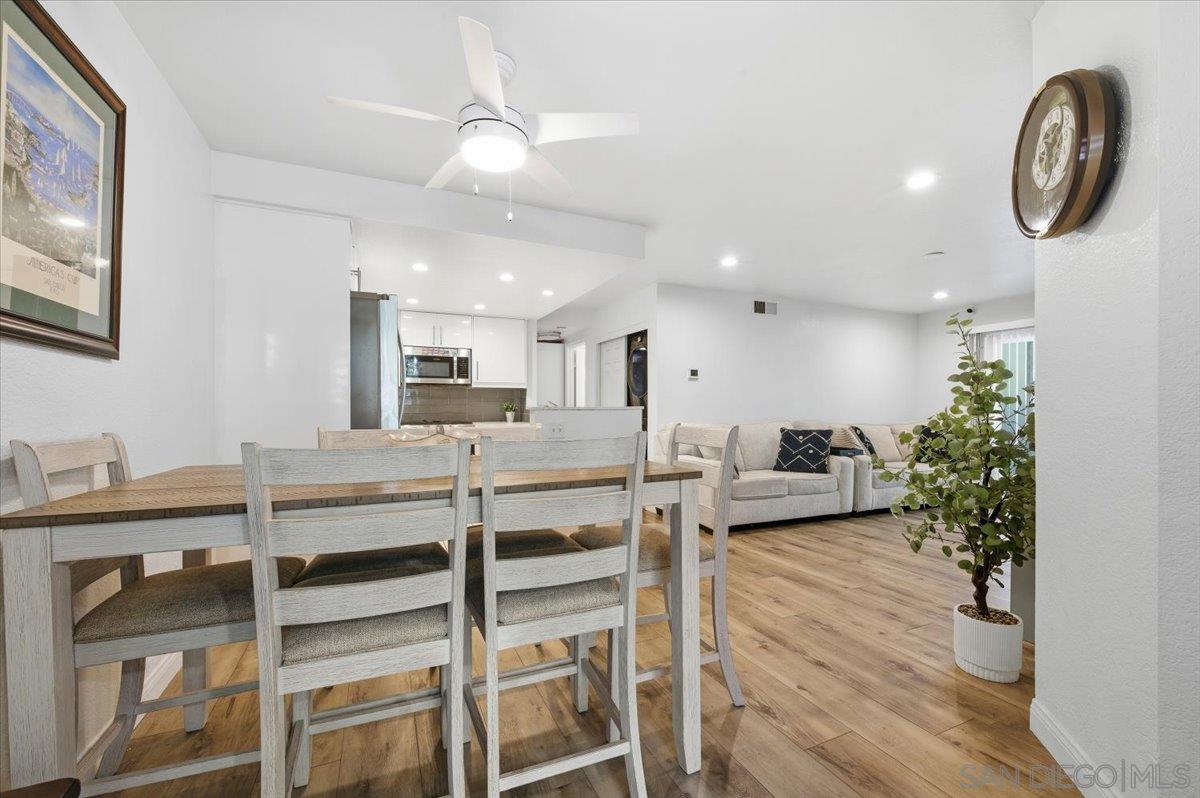 Detail Gallery Image 8 of 38 For 1564  Tanglewood Ln.  #18,  Escondido,  CA 92029 - 2 Beds | 2 Baths