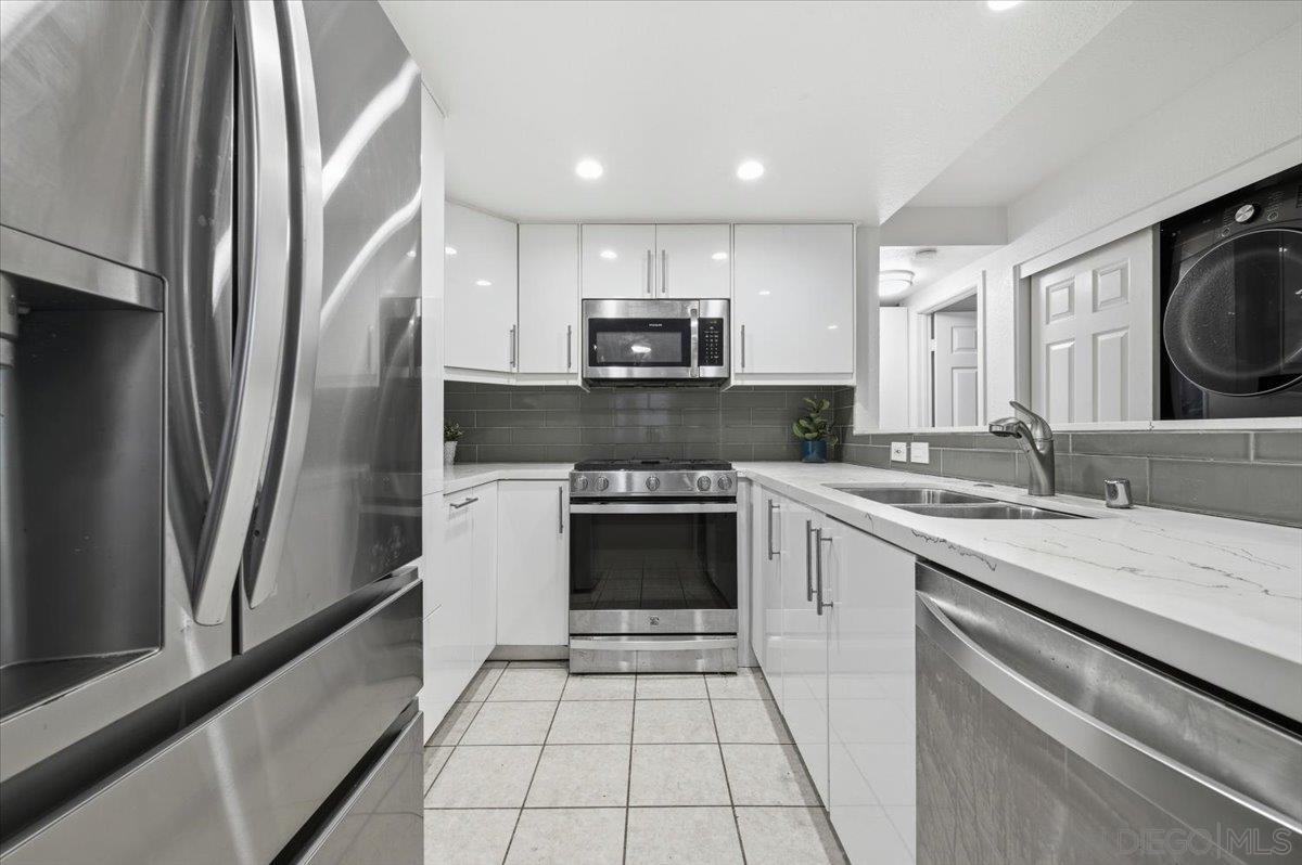 Detail Gallery Image 9 of 38 For 1564  Tanglewood Ln.  #18,  Escondido,  CA 92029 - 2 Beds | 2 Baths