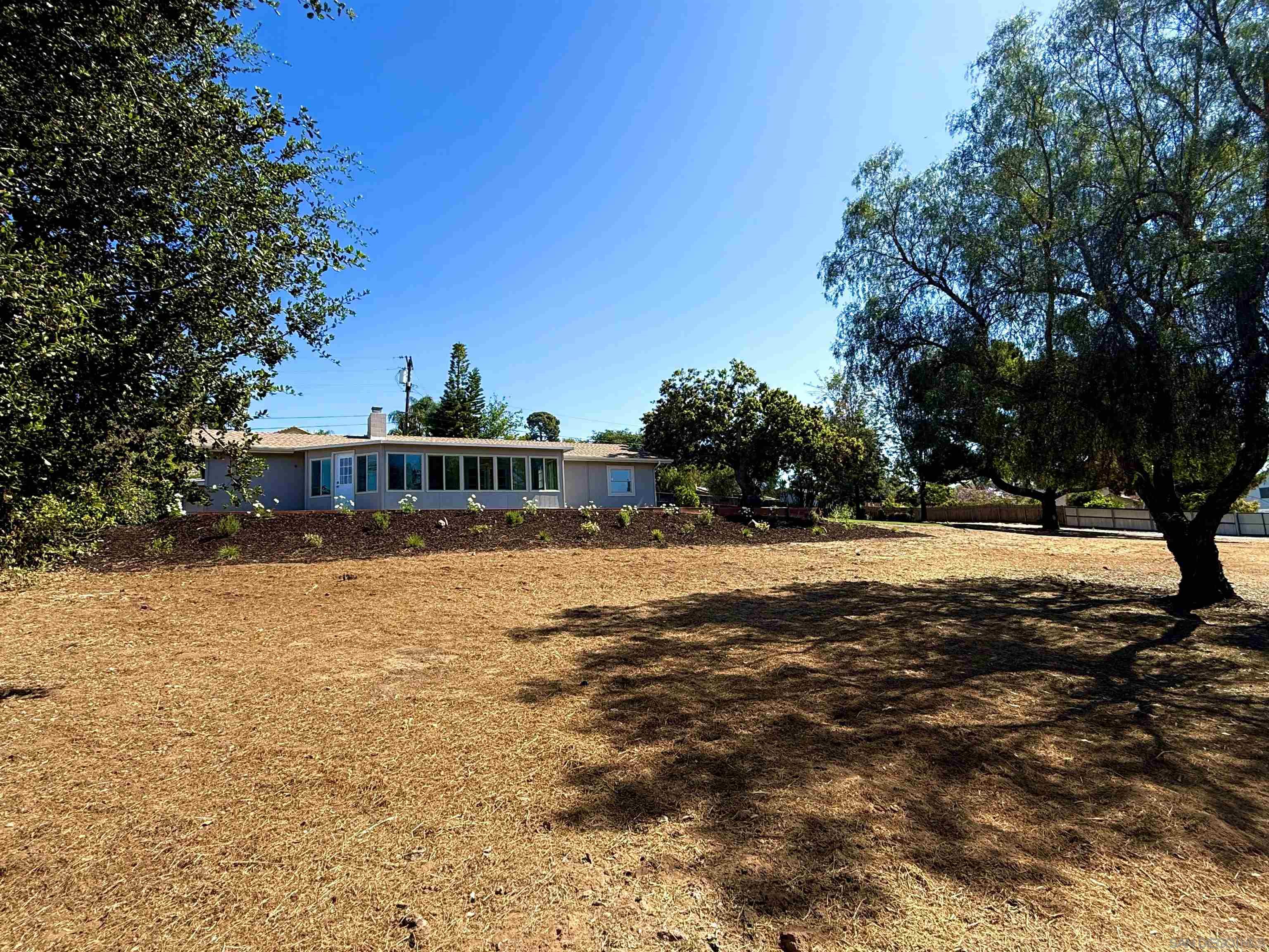 Detail Gallery Image 3 of 9 For 1940 W El Norte Parkway, Escondido,  CA 92026 - 3 Beds | 2 Baths