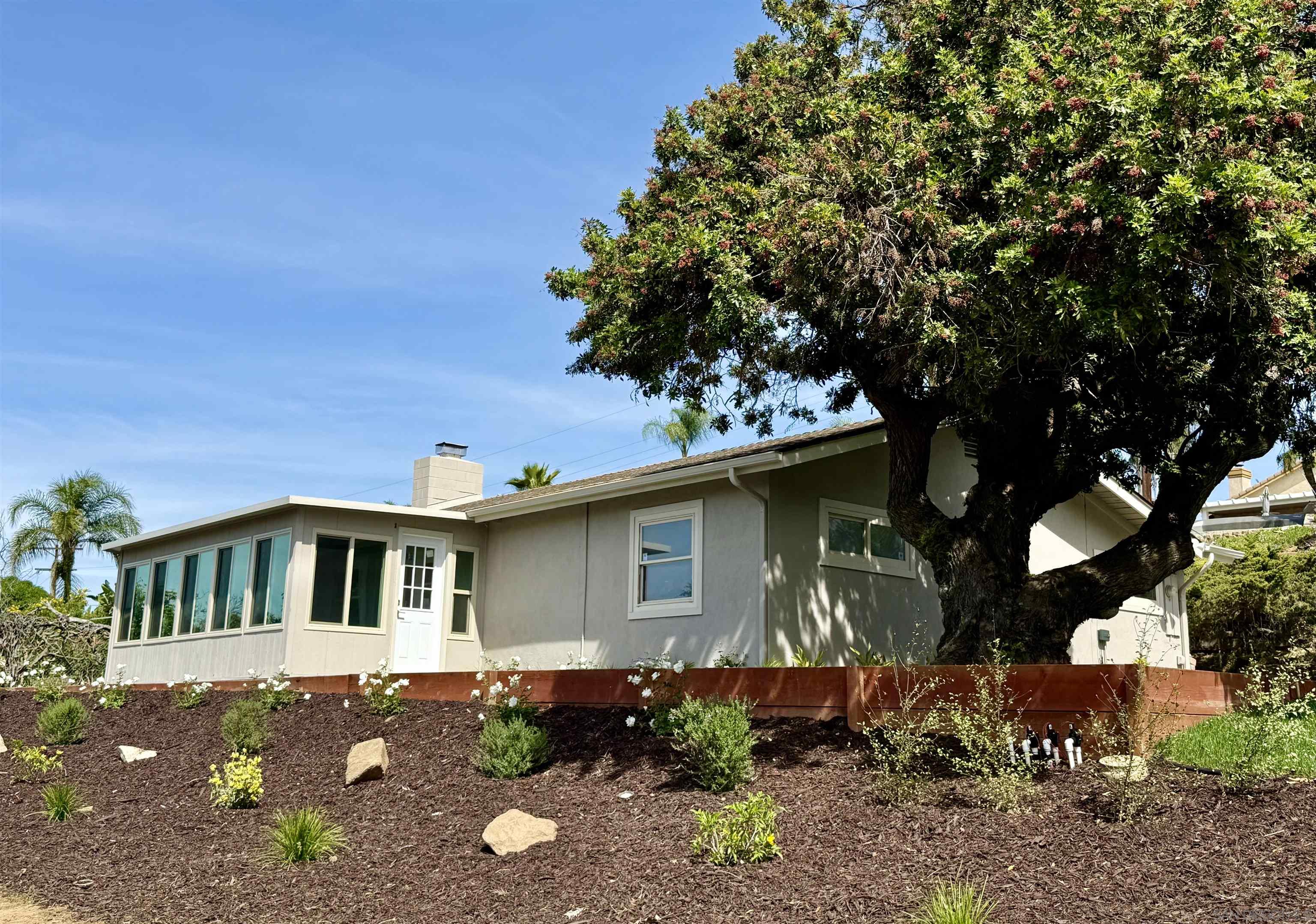 Detail Gallery Image 4 of 9 For 1940 W El Norte Parkway, Escondido,  CA 92026 - 3 Beds | 2 Baths