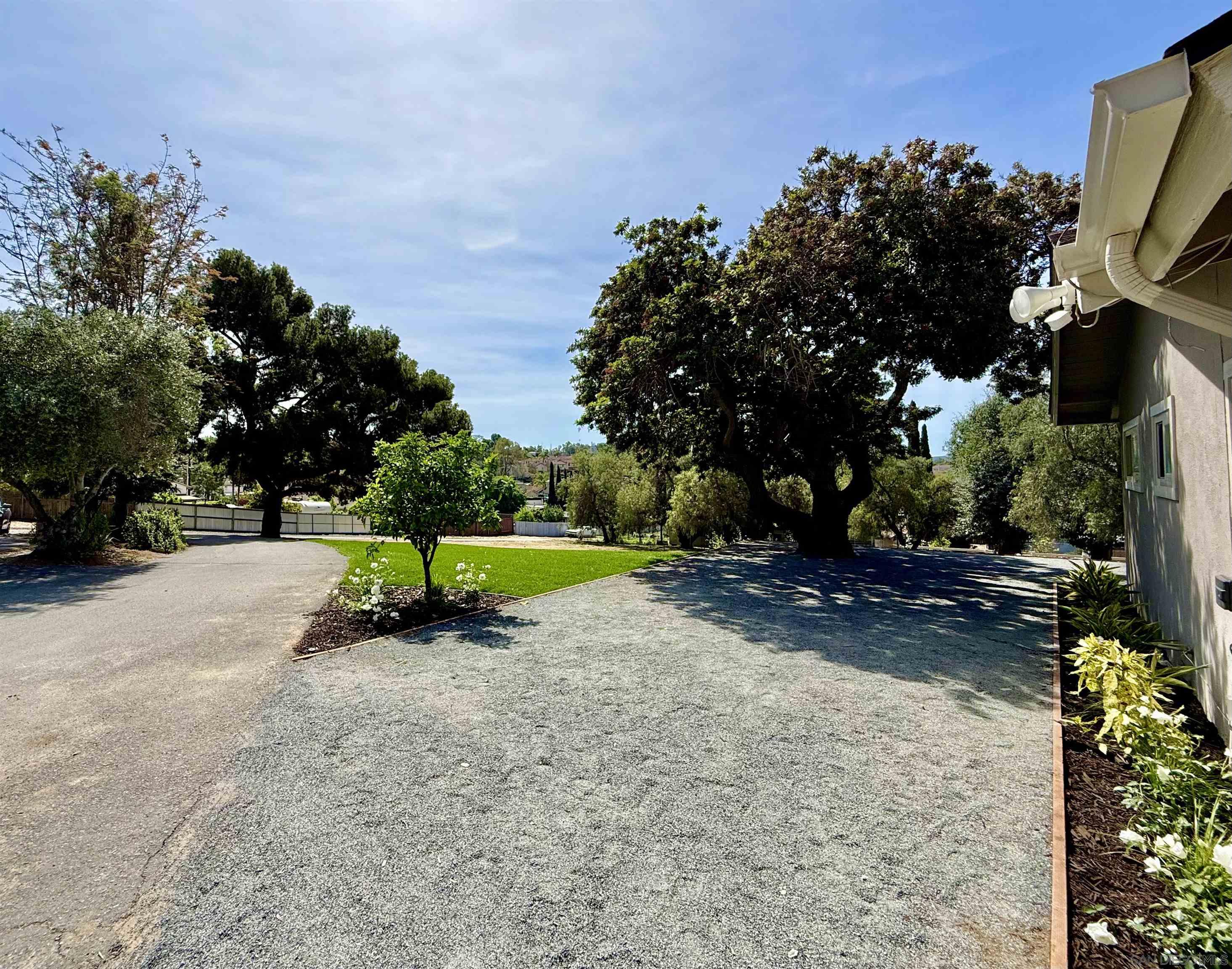 Detail Gallery Image 7 of 9 For 1940 W El Norte Parkway, Escondido,  CA 92026 - 3 Beds | 2 Baths