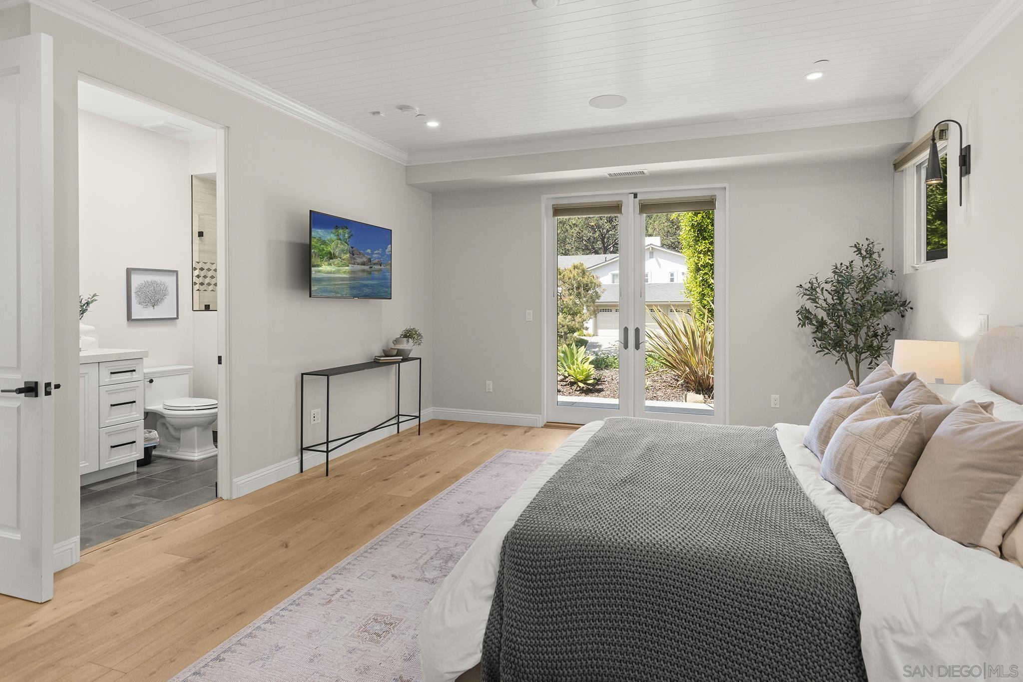 Detail Gallery Image 14 of 19 For 6989  Paseo Laredo, La Jolla,  CA 92037 - 5 Beds | 4/1 Baths