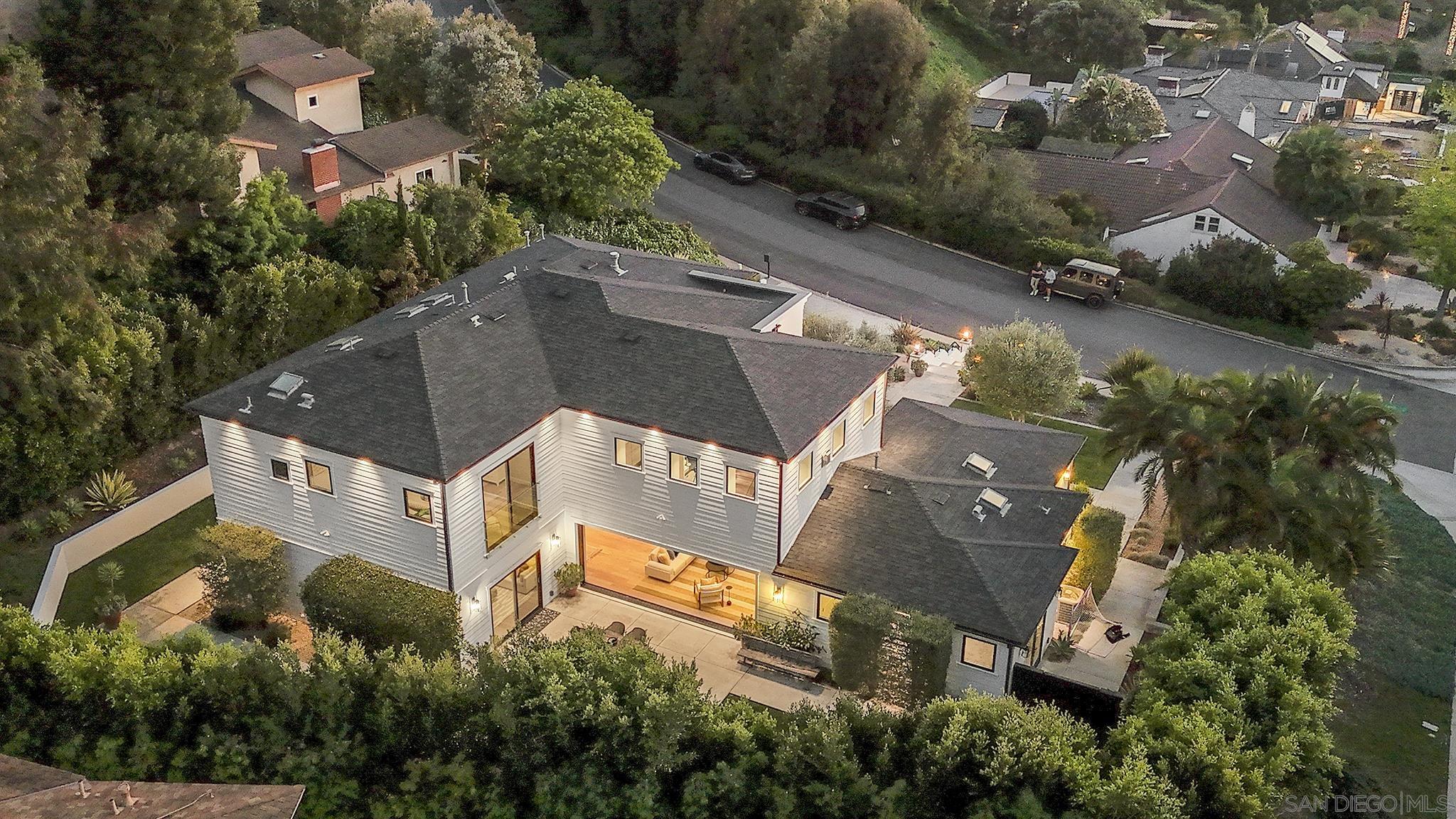 Detail Gallery Image 3 of 19 For 6989  Paseo Laredo, La Jolla,  CA 92037 - 5 Beds | 4/1 Baths