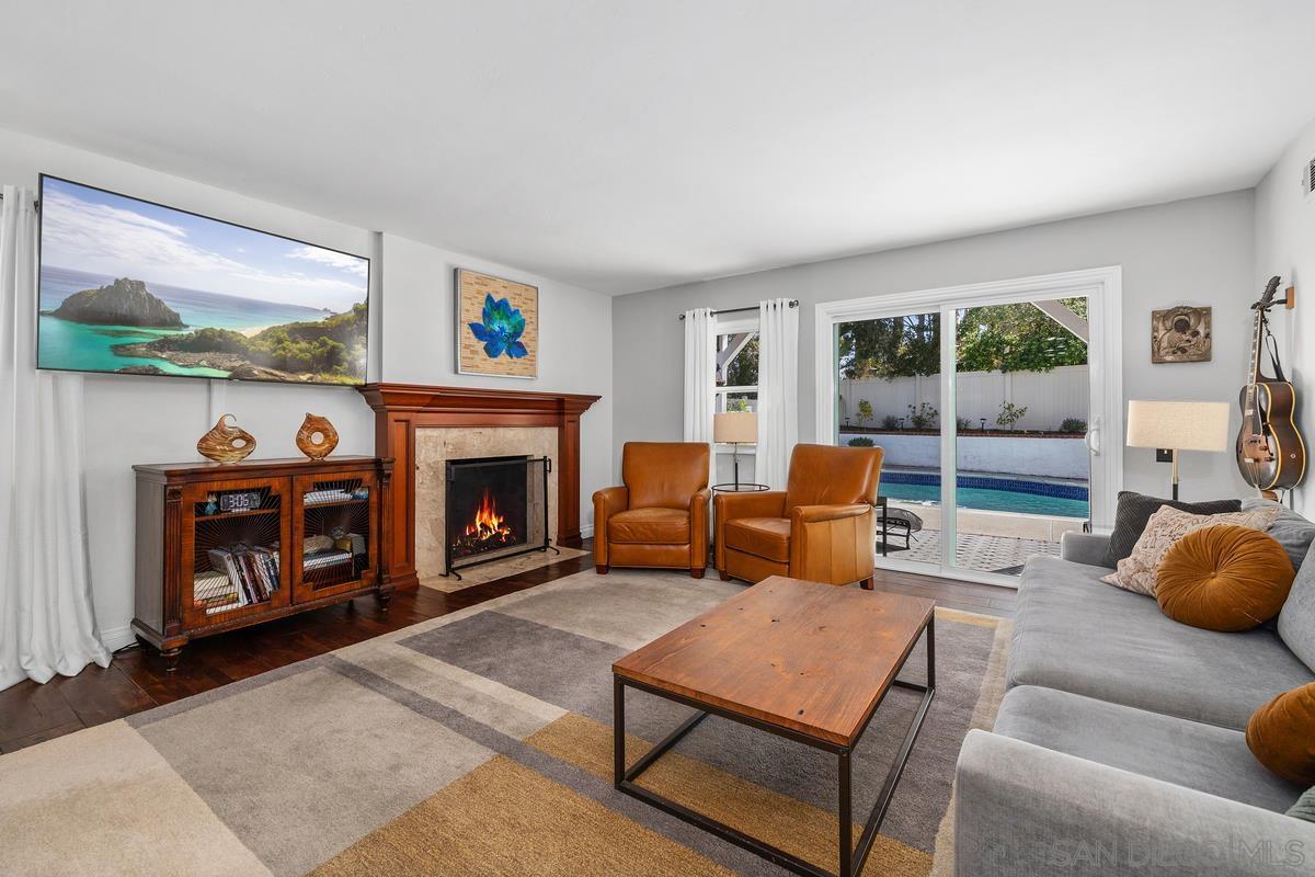 Detail Gallery Image 12 of 42 For 4903  via Cinta, San Diego,  CA 92122 - 4 Beds | 3 Baths