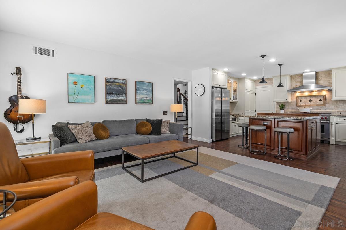 Detail Gallery Image 13 of 42 For 4903  via Cinta, San Diego,  CA 92122 - 4 Beds | 3 Baths