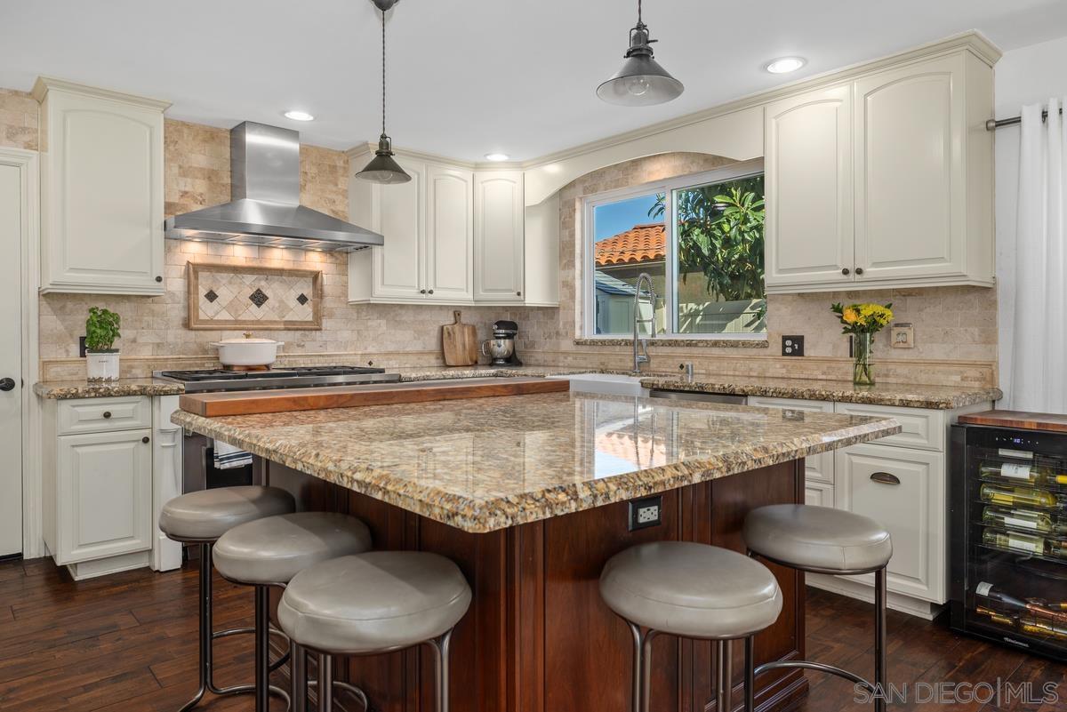 Detail Gallery Image 15 of 42 For 4903  via Cinta, San Diego,  CA 92122 - 4 Beds | 3 Baths