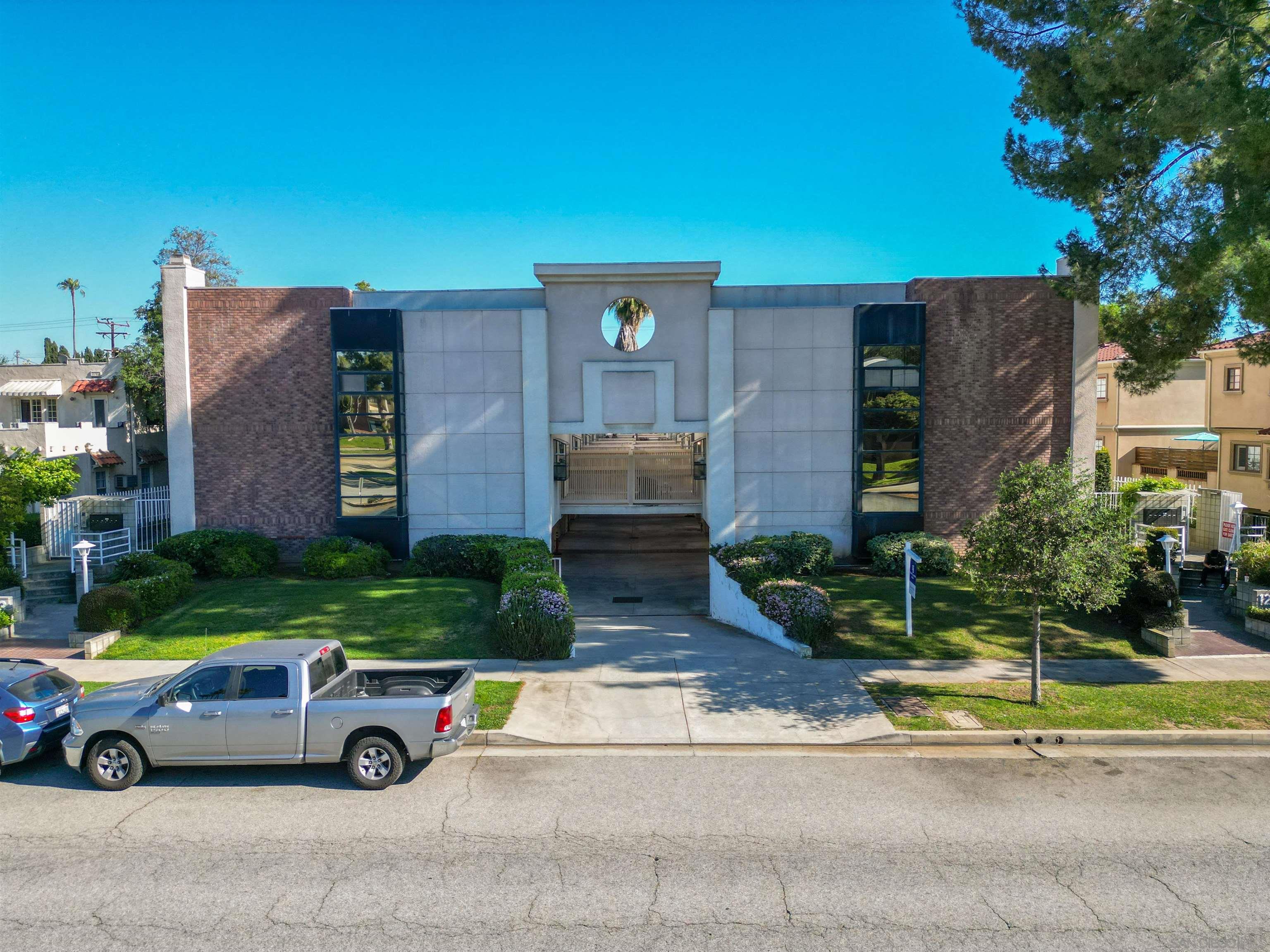 Detail Gallery Image 2 of 33 For 1257  Huntington Drive  Unit a,  South Pasadena,  CA 91030 - 4 Beds | 2/1 Baths