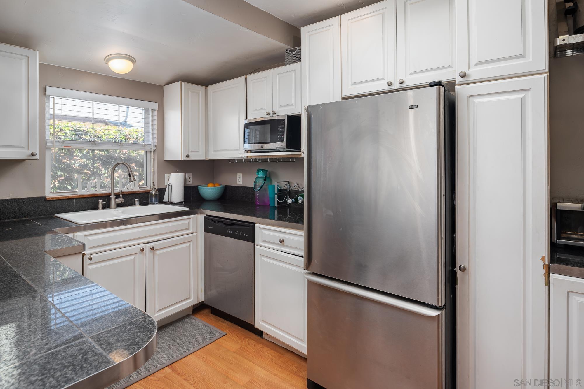 Detail Gallery Image 10 of 28 For 1855  Chatsworth Blvd, San Diego,  CA 92107 - 2 Beds | 2 Baths