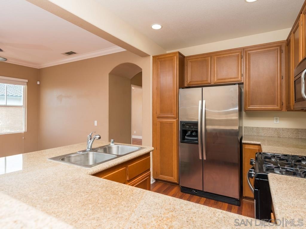 Detail Gallery Image 3 of 15 For 1517  Laurel Grove Dr  1, Chula Vista,  CA 91915 - 2 Beds | 2 Baths