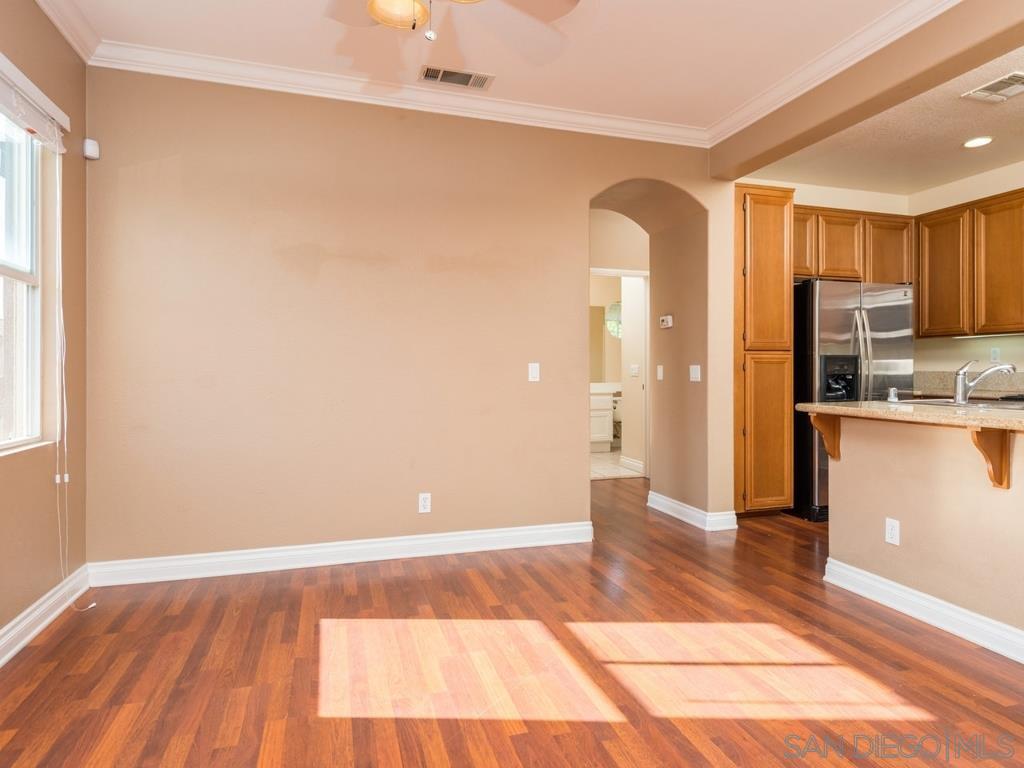 Detail Gallery Image 4 of 15 For 1517  Laurel Grove Dr  1, Chula Vista,  CA 91915 - 2 Beds | 2 Baths