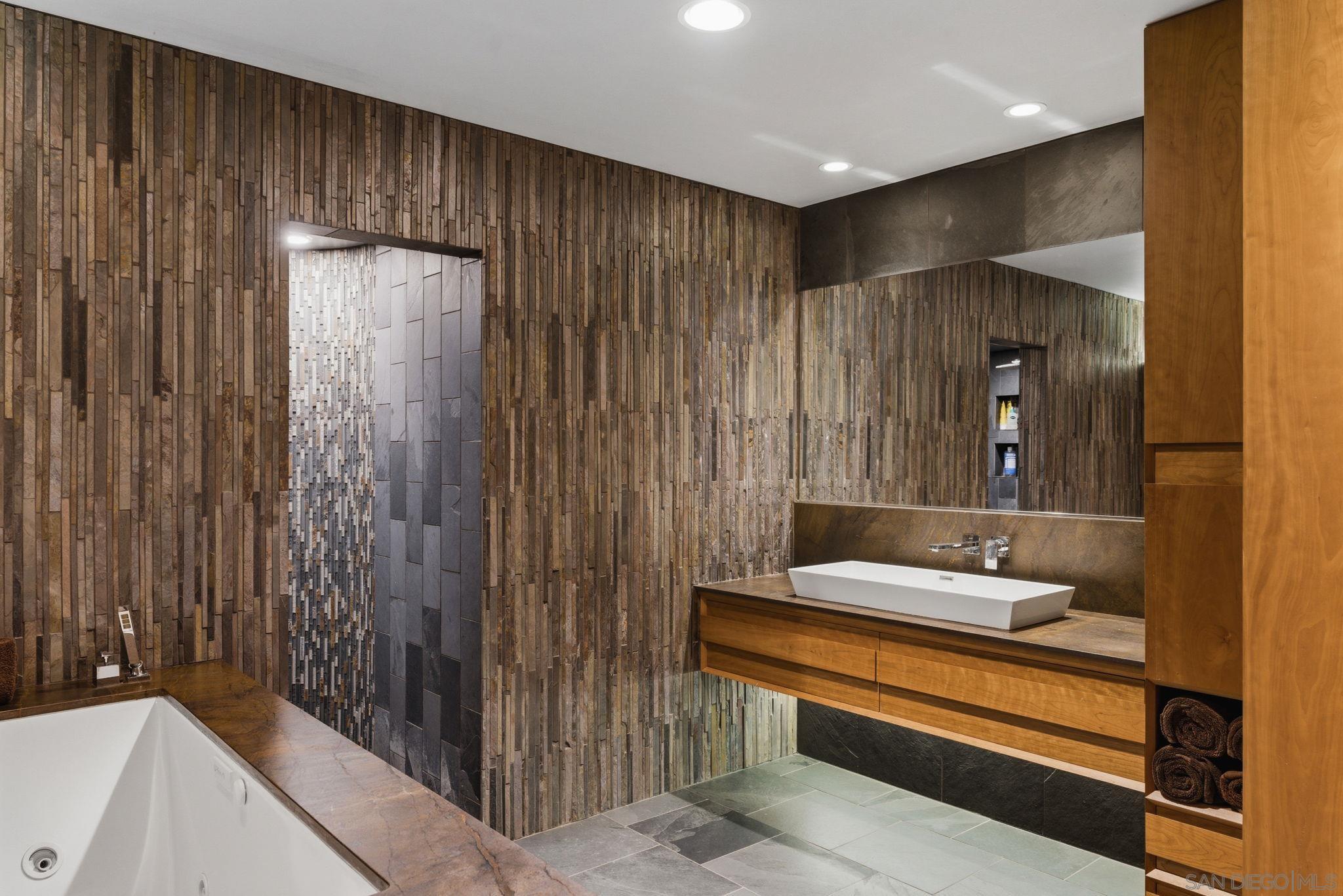 Detail Gallery Image 12 of 34 For 877  Island Ave  #203,  San Diego,  CA 92101 - 2 Beds | 2 Baths