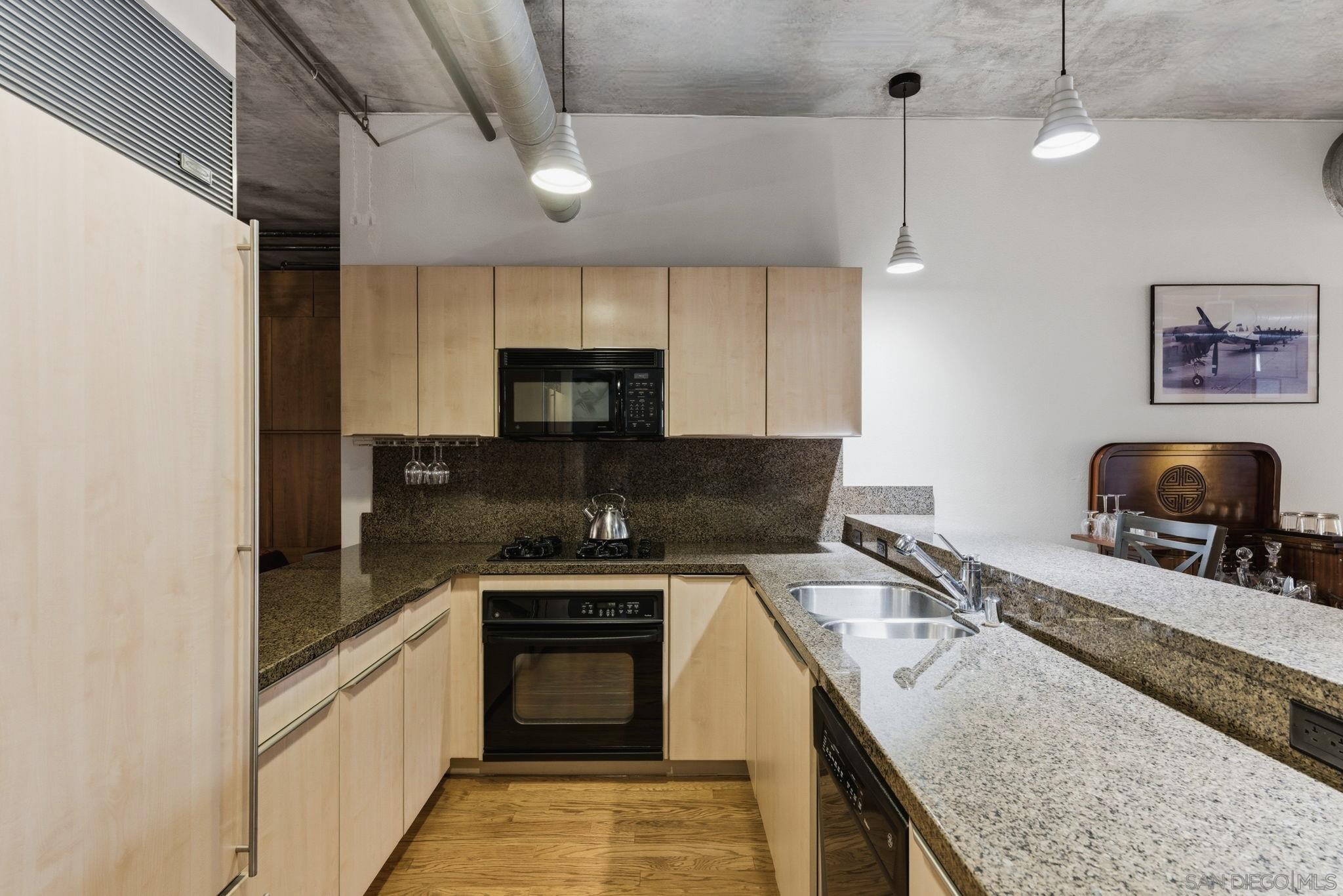 Detail Gallery Image 9 of 34 For 877  Island Ave  #203,  San Diego,  CA 92101 - 2 Beds | 2 Baths