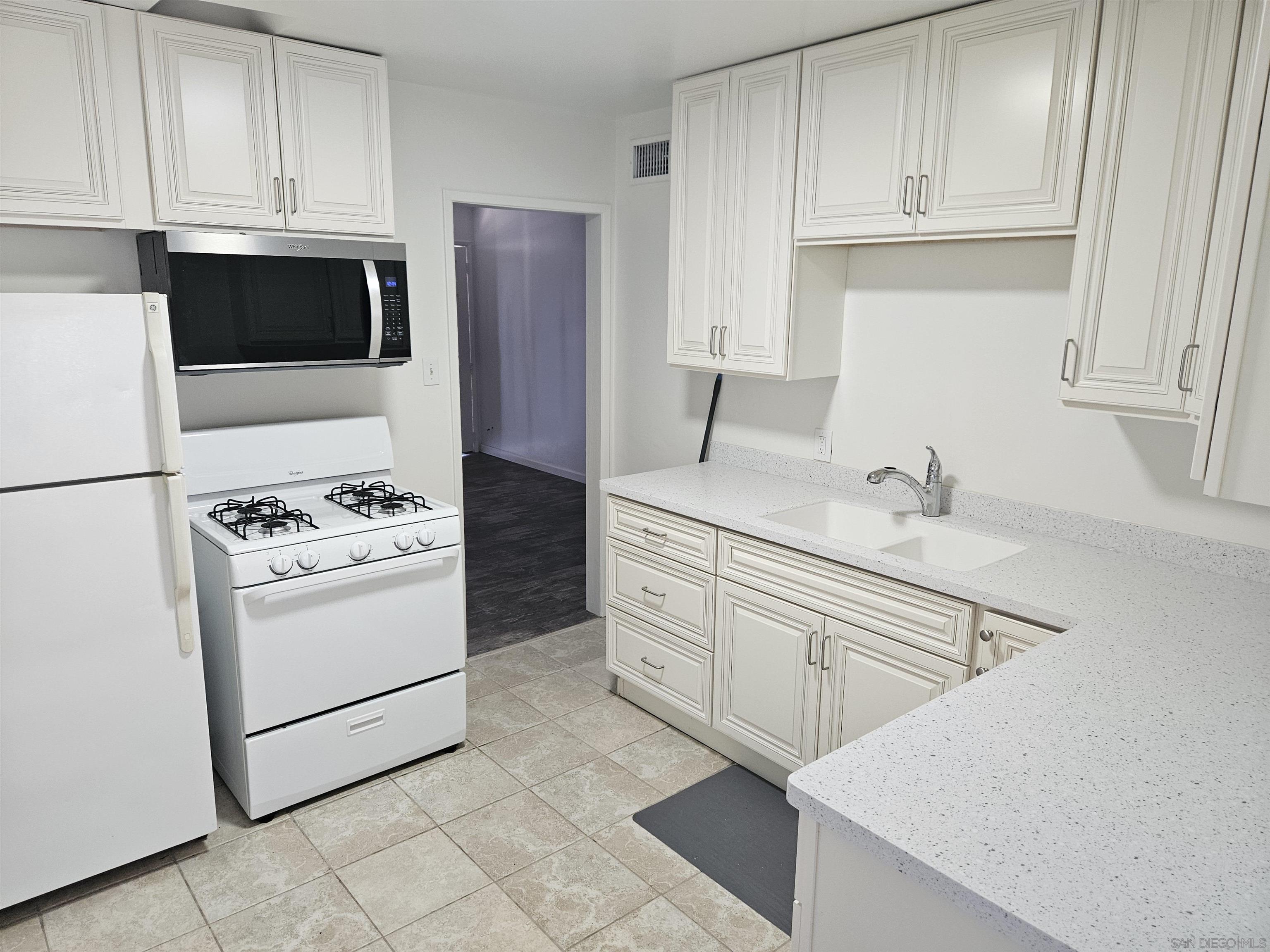 Detail Gallery Image 3 of 5 For 10366  Vista Del Cerro, Santee,  CA 92071 - 3 Beds | 2 Baths