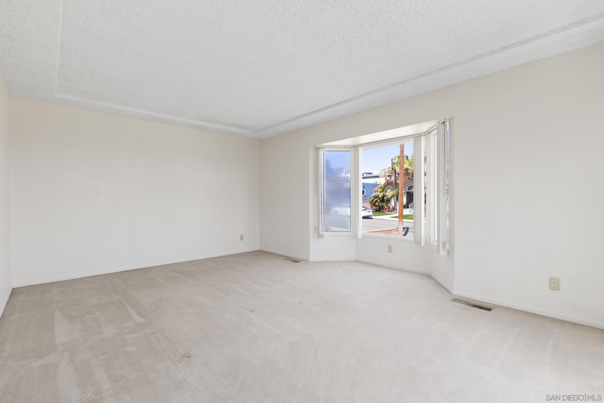 Detail Gallery Image 9 of 25 For 3219  Hugo, San Diego,  CA 92106 - 3 Beds | 2 Baths