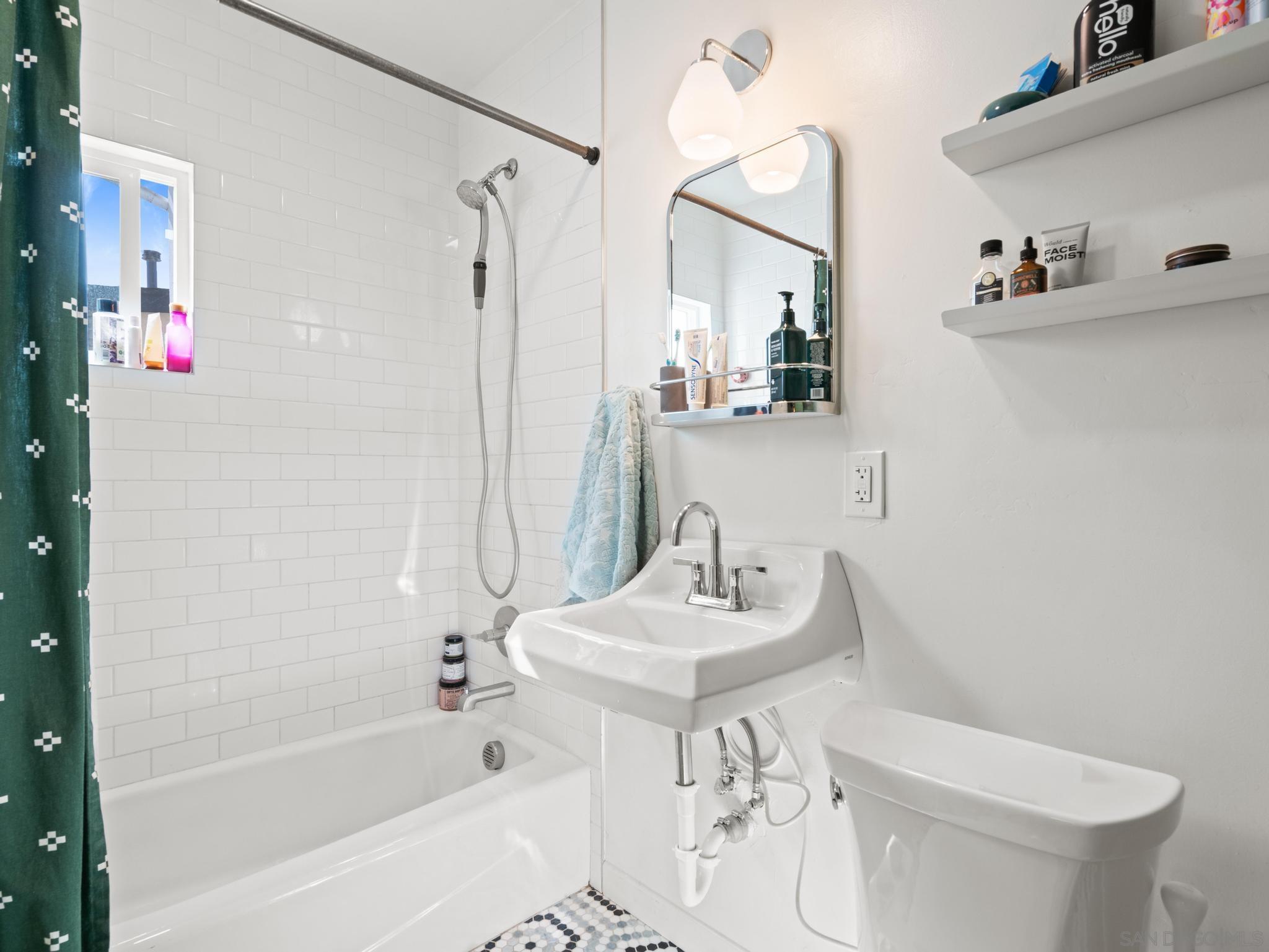 Detail Gallery Image 17 of 51 For 2403  Shamrock, San Diego,  CA 92105 - 2 Beds | 1 Baths